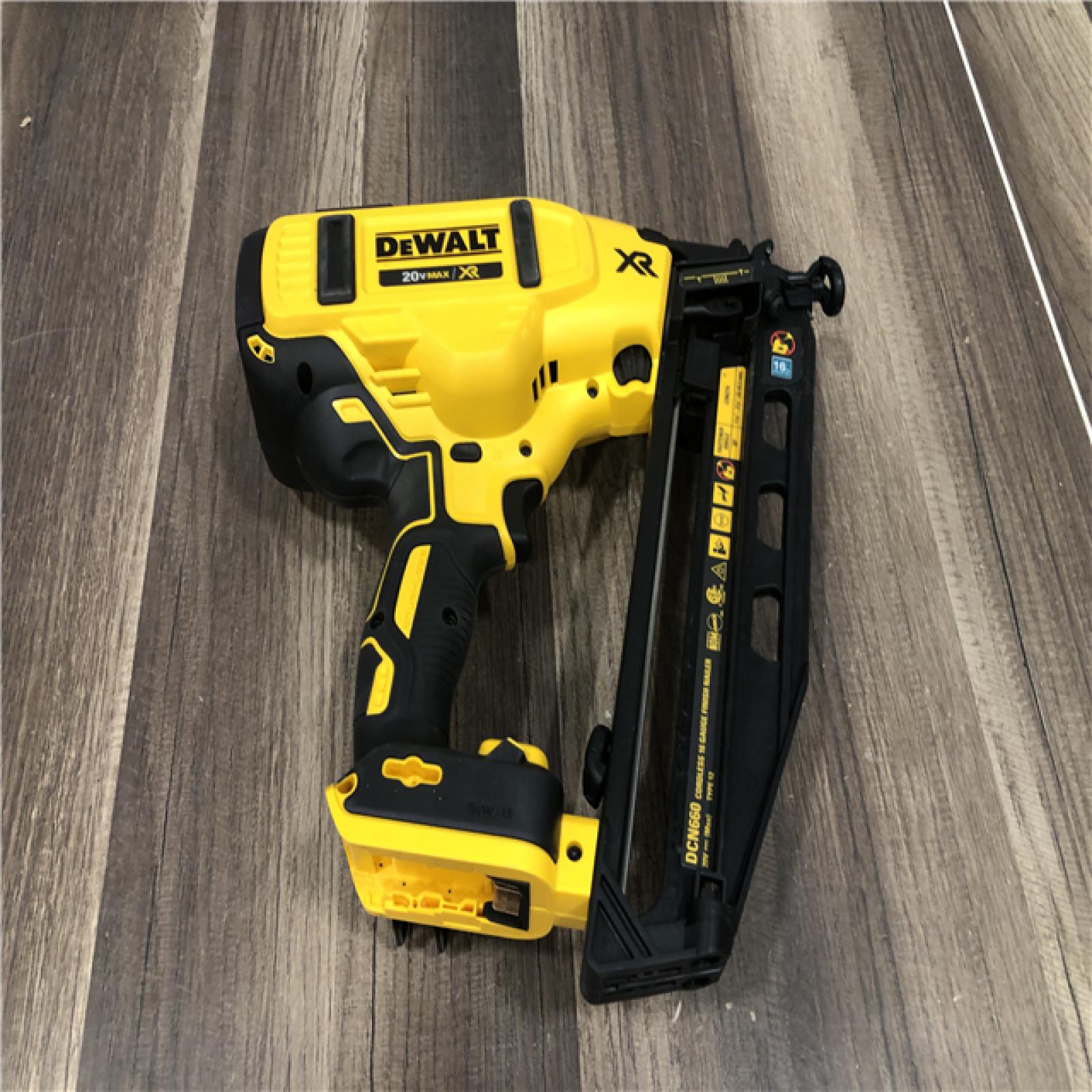 AS-IS DEWALT 20V MAX XR 16-Gauge Electric Cordless Angled Finishing Nailer Kit