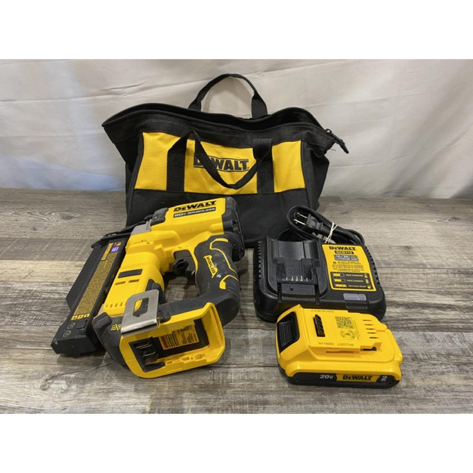 AS-IS DEWALT ATOMIC 20V MAX Lithium Ion Cordless 23 Gauge Pin Nailer Kit