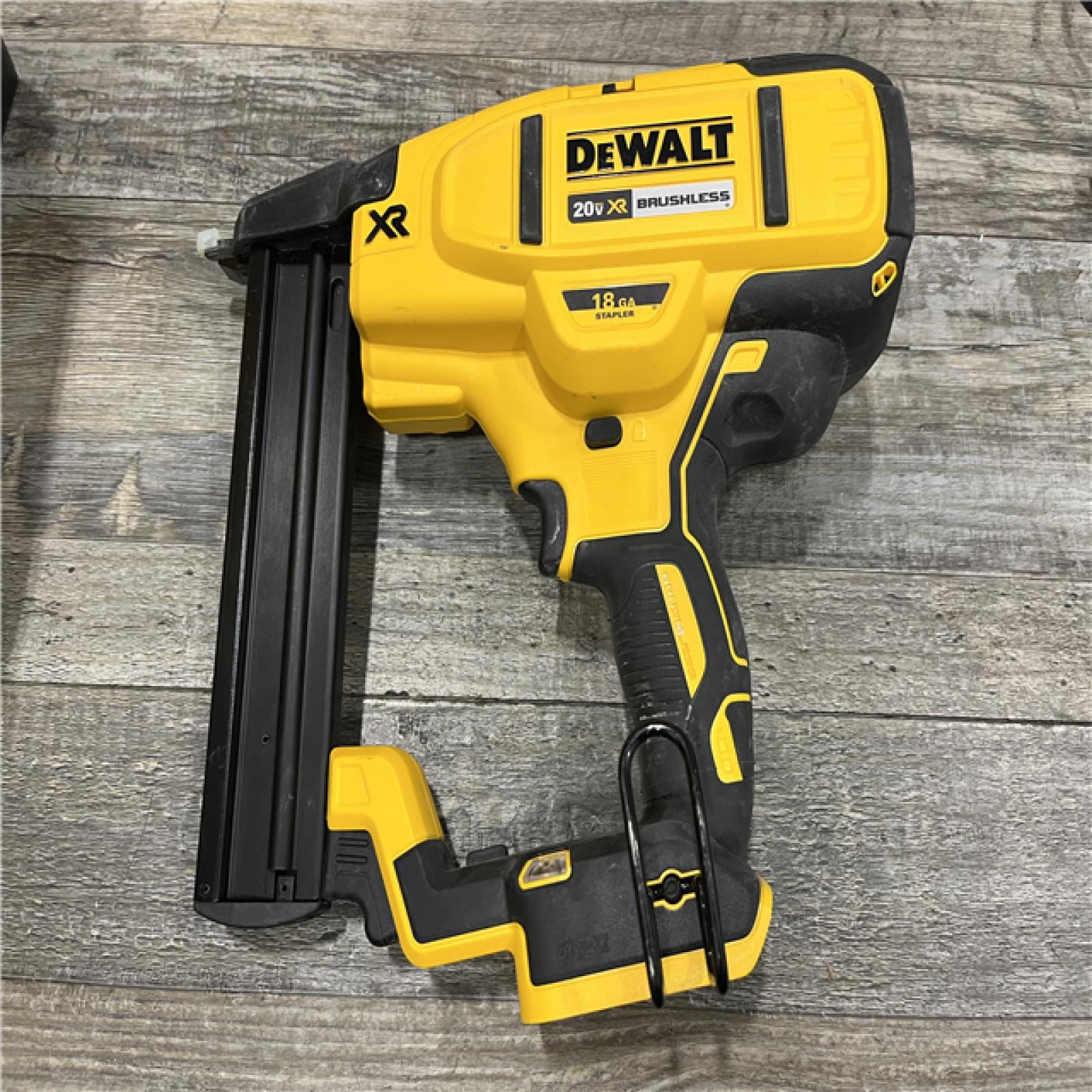 AS-IS DEWALT 20V MAX XR Lithium-Ion Cordless 18-Gauge Narrow Crown Stapler Kit