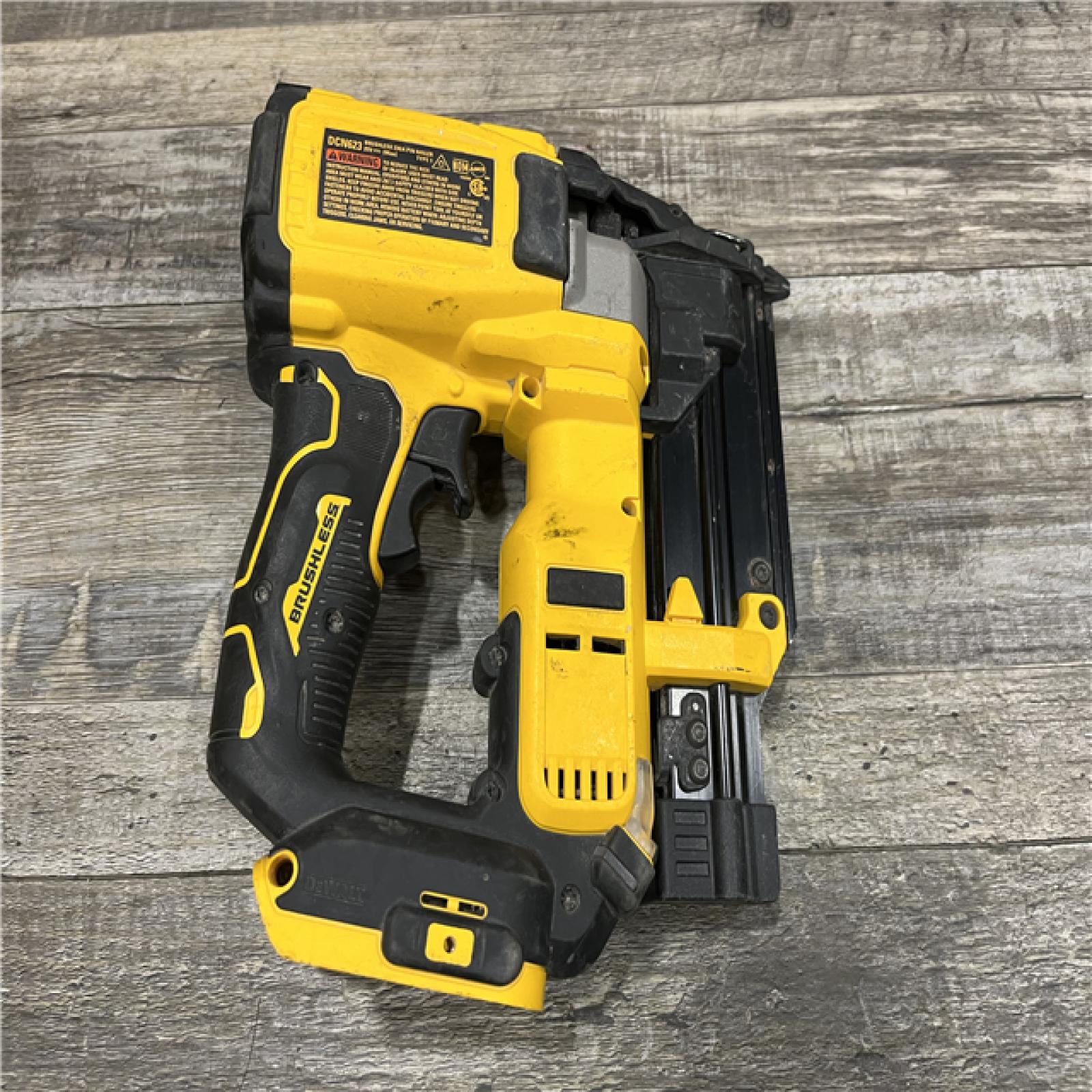 AS-IS DEWALT ATOMIC 20V MAX Lithium Ion Cordless 23 Gauge Pin Nailer Kit