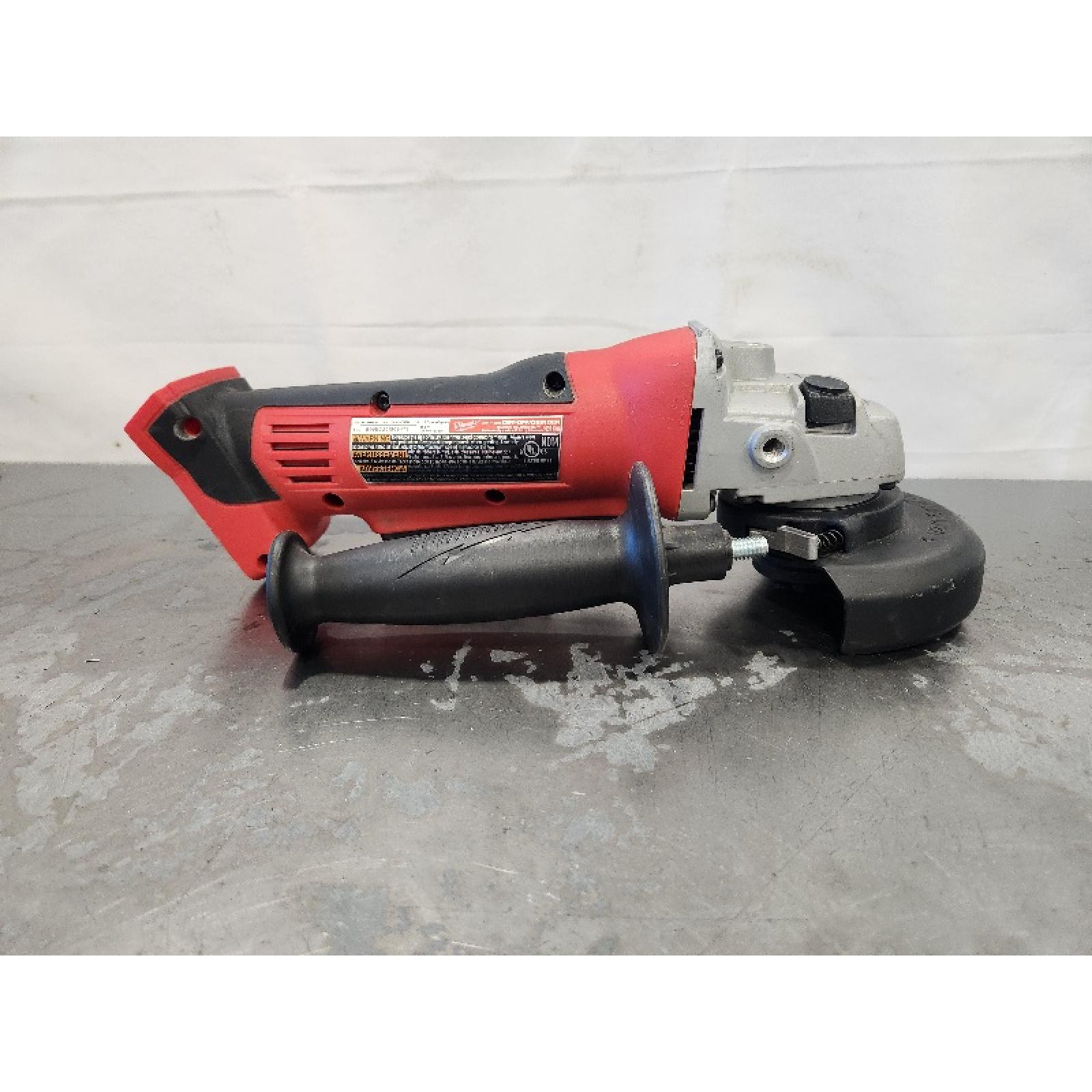 AS-IS- Milwaukee M18 FUEL 4-1/2-6 Cordless Braking Grinder  Paddle Switch (Tool-Only)