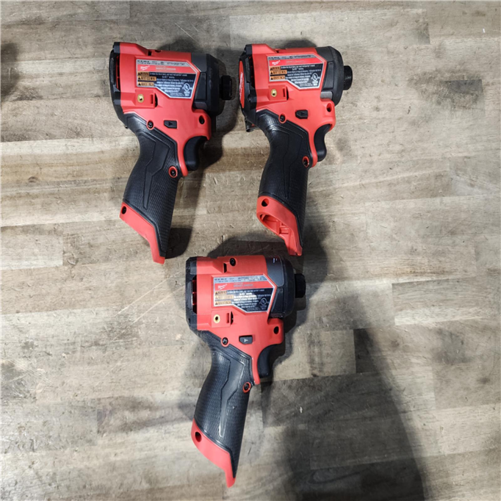 HOUSTON LOCATION - AS-IS MILWAUKEE 3 TOOL COMBO KIT W/ (2) BATTERY & CHARGER