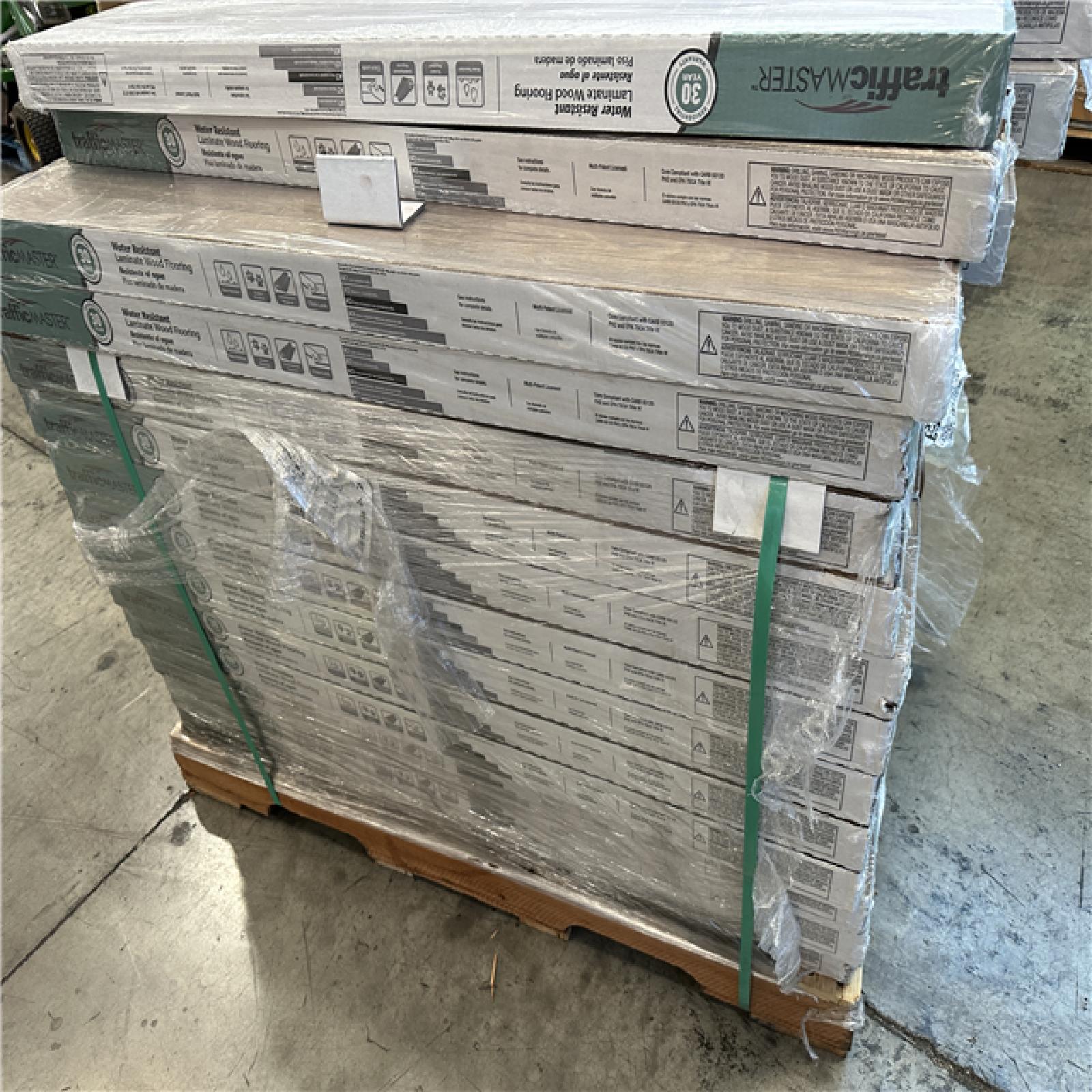 California AS-IS TrafficMaster Laminate Wood Flooring, Kettle Keep Oak (40 Pieces)