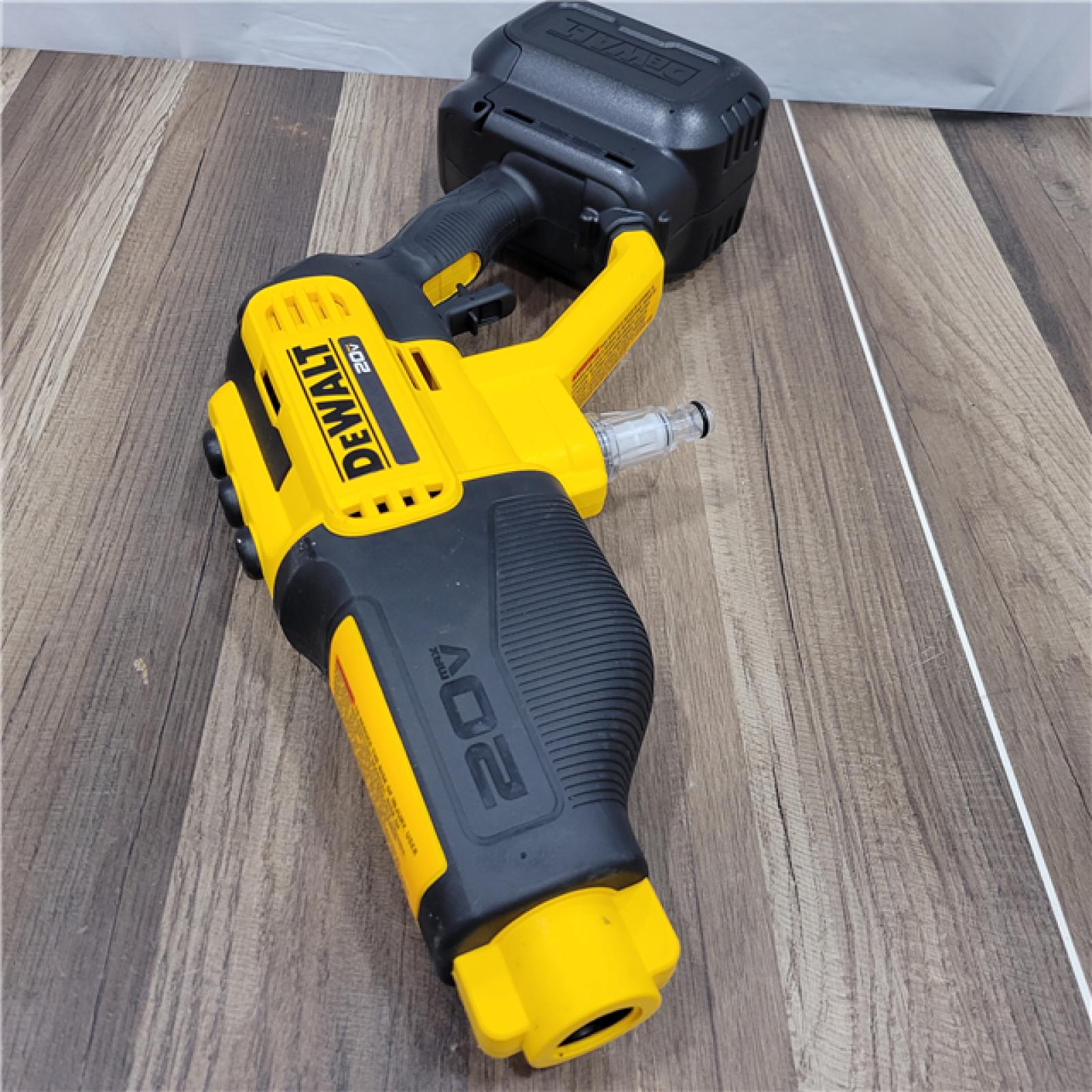 AS-IS  Dewalt 20V 550 PSI  1 GPM Cordless Power Cleaner W/ 4 Nozzles Tool-Only DCPW550B