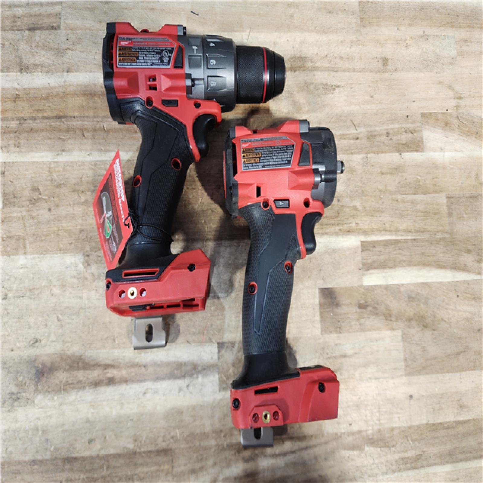 HOUSTON LOCATION - AS-IS MILWAUKEE 2 TOOL COMBO KIT W/ (2) BATTERY & CHARGER