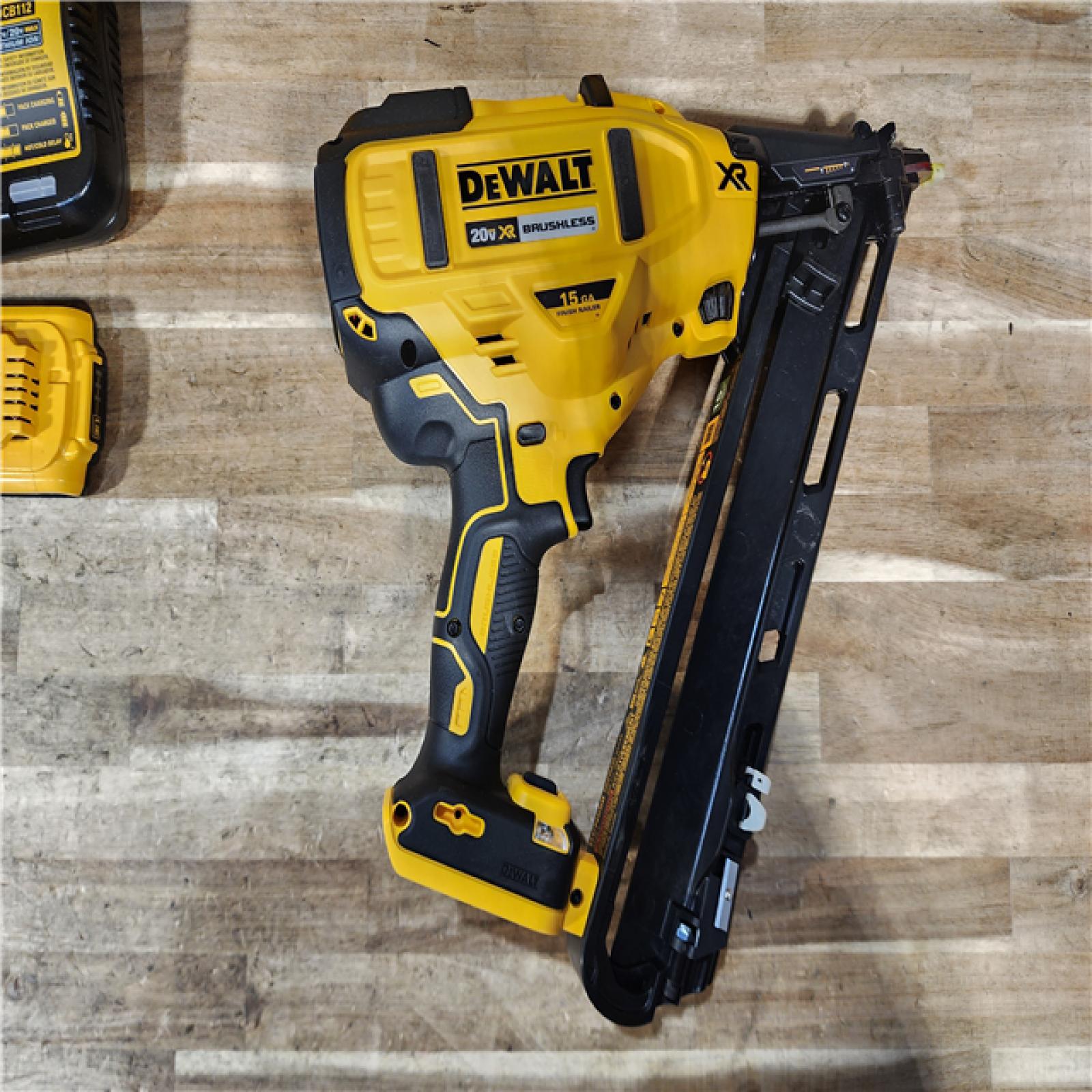 HOUSTON LOCATION - AS - IS DEWALT 20V MAX XR Lithium-Ion Cordless 2-1/2 in. 15-Gauge Finish Nailer Kit