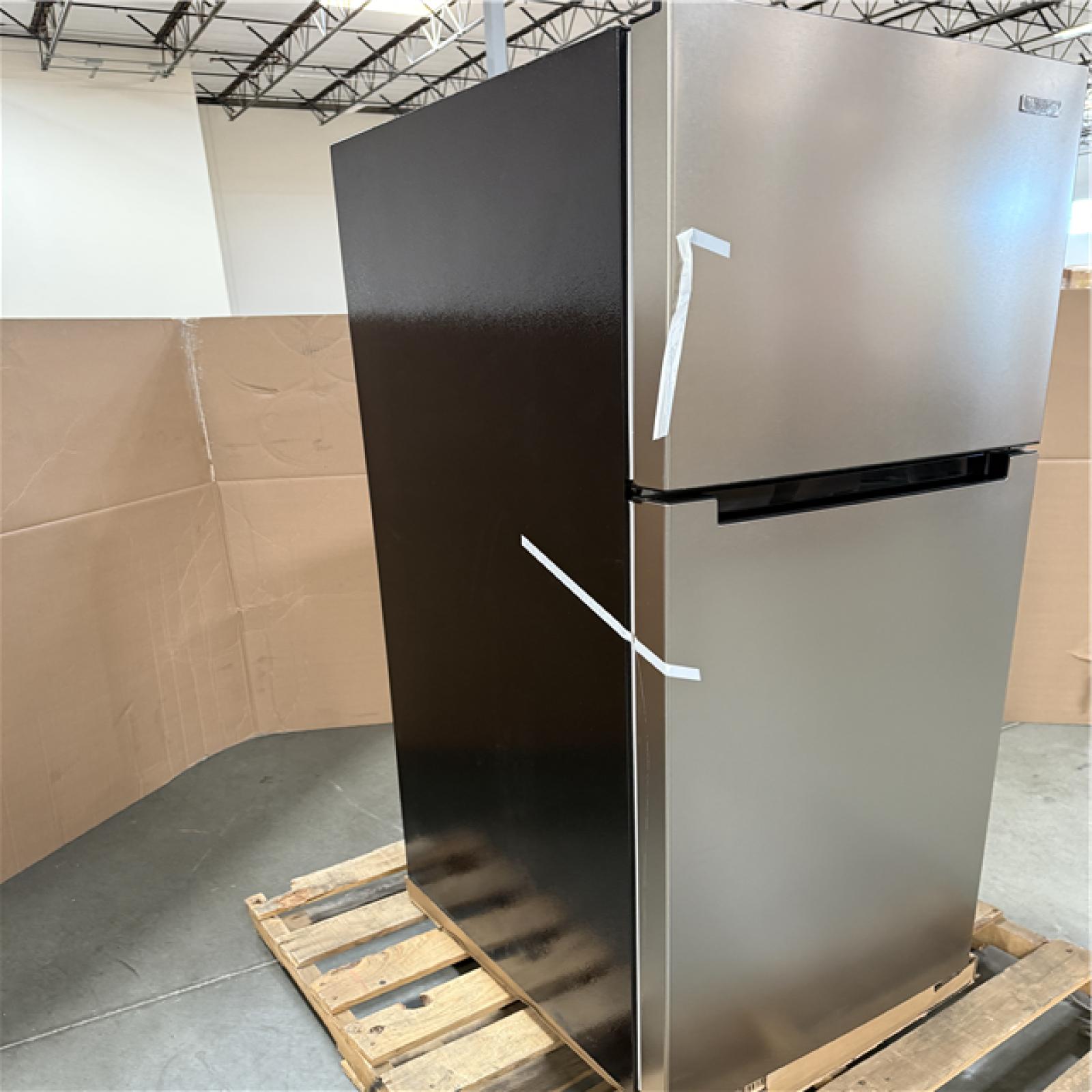 CALIFORNIA AS-IS VISSANI 10.1 CU. FT. REFRIGERATOR STAINLESS FINISH: Appears in Excellent condition