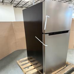 CALIFORNIA AS-IS VISSANI 10.1 CU. FT. REFRIGERATOR STAINLESS FINISH: Appears in Excellent condition