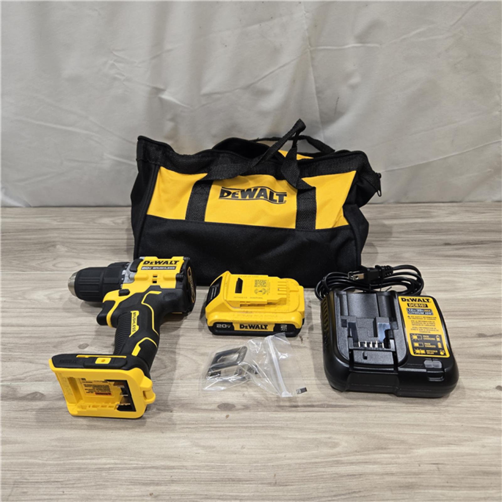 AS-IS DEWALT ATOMIC COMPACT SERIES 20V MAX* Cordless 1/2 Drill/Driver Kit