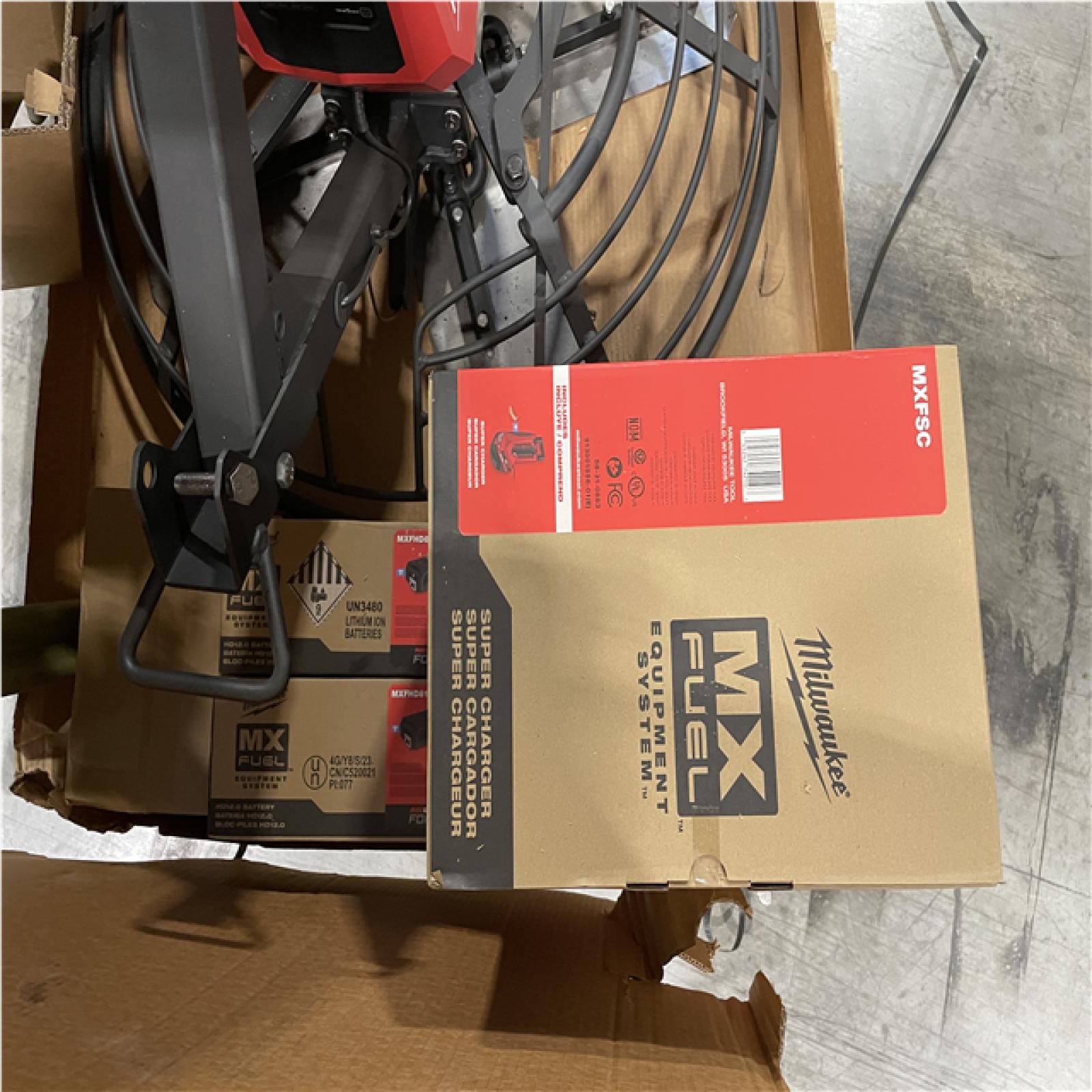 DALLAS LOCATION- AS-IS MILWAUKEE MX FUEL 36 in. Walk-Behind Trowel Kit