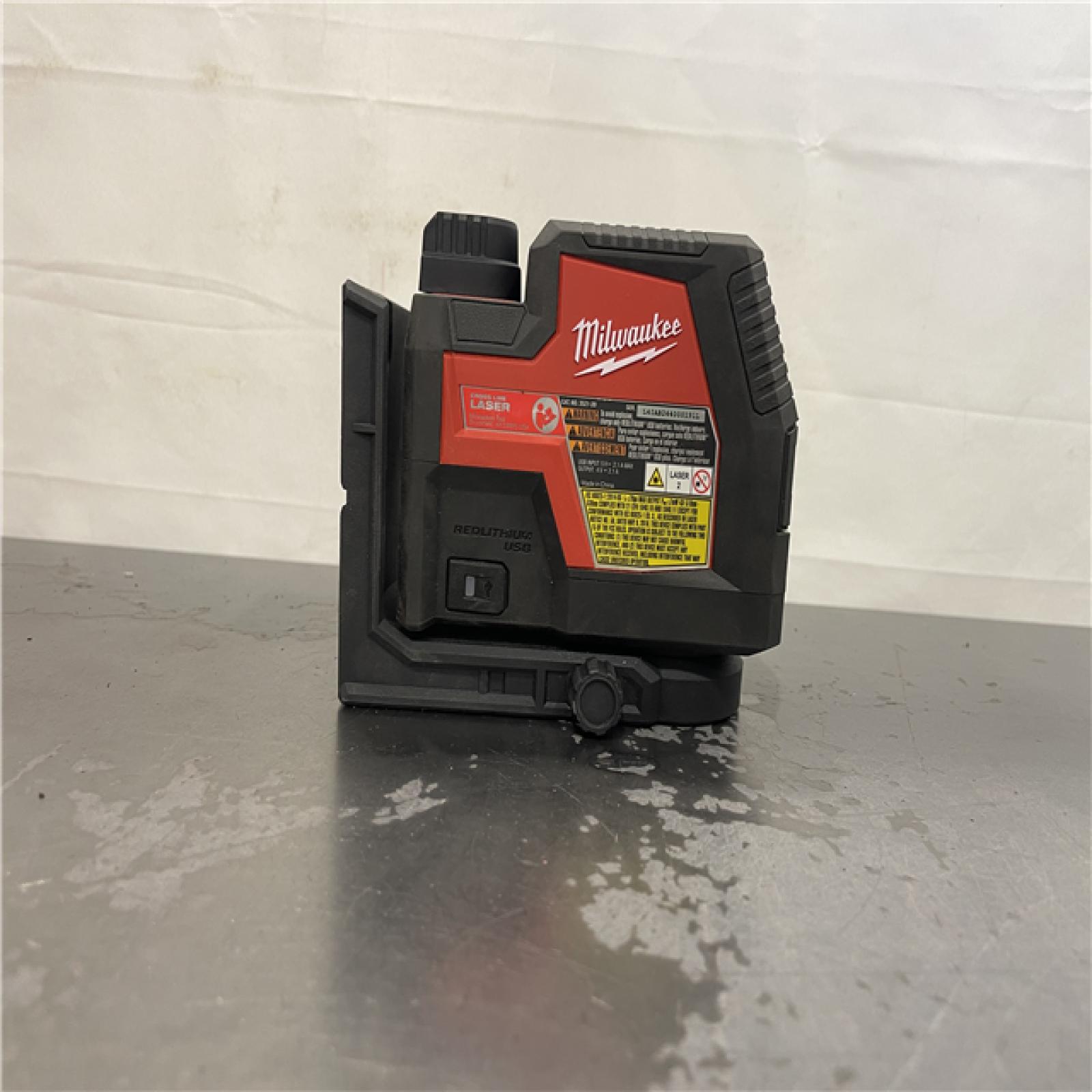 AS-IS- MILWAUKEE 100 Ft. REDLITHIUM Lithium-Ion USB Green Rechargeable Cross Line Laser Level with Charger