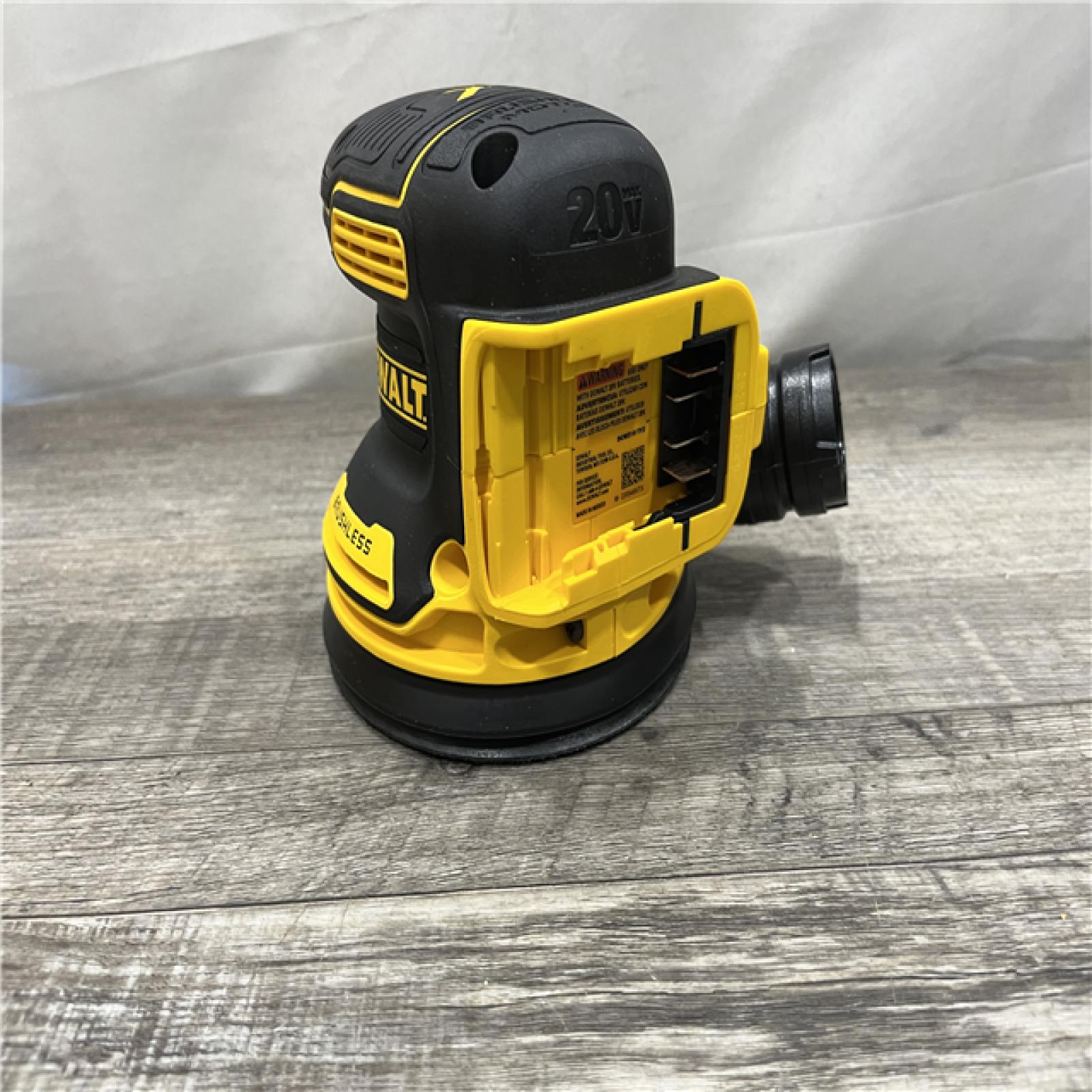 AS-IS DEWALT 20V MAX XR Cordless Brushless 5 in. Random Orbital Sander Kit