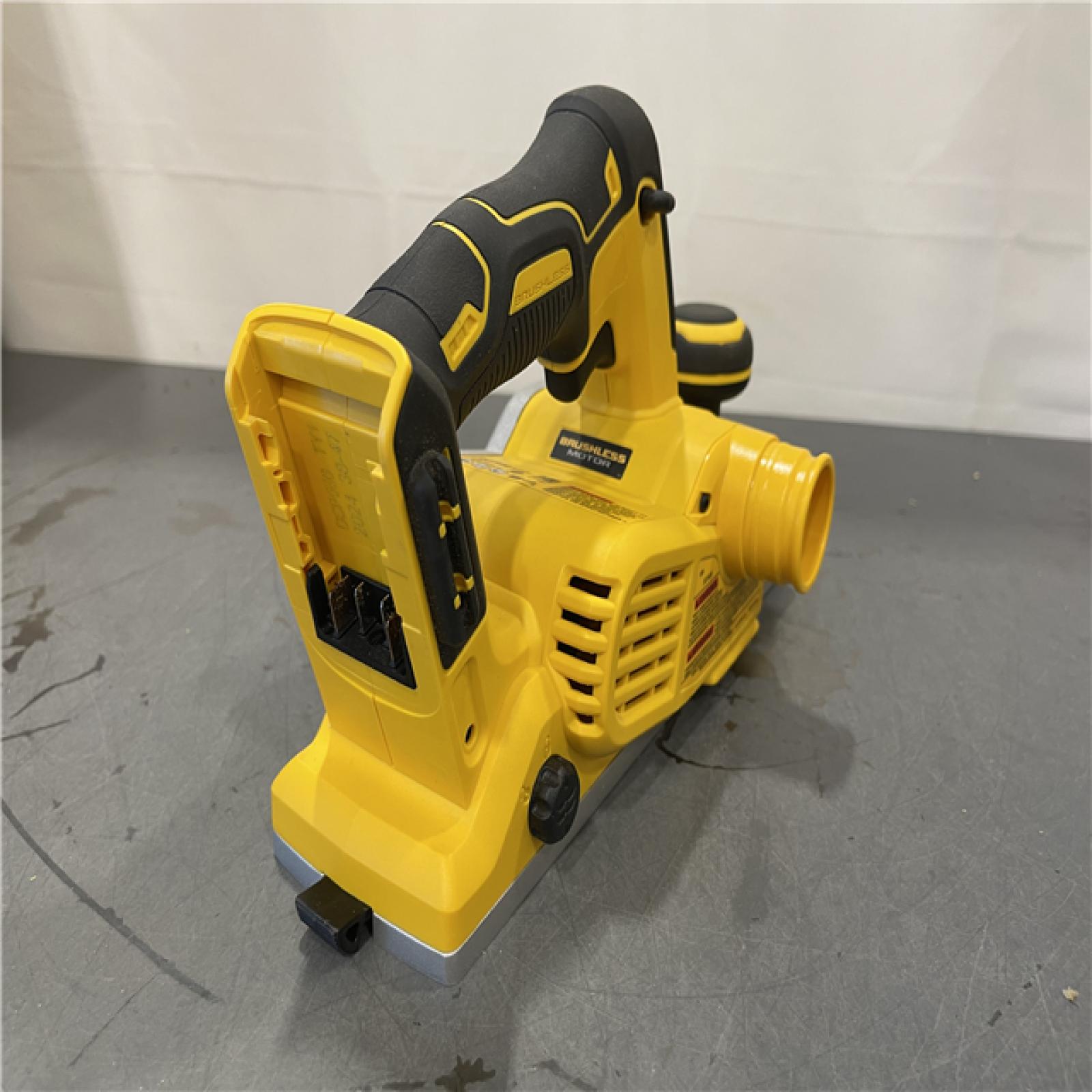 AS-IS - DEWALT 20V MAX XR Cordless Brushless 3-1/4 in. Planer