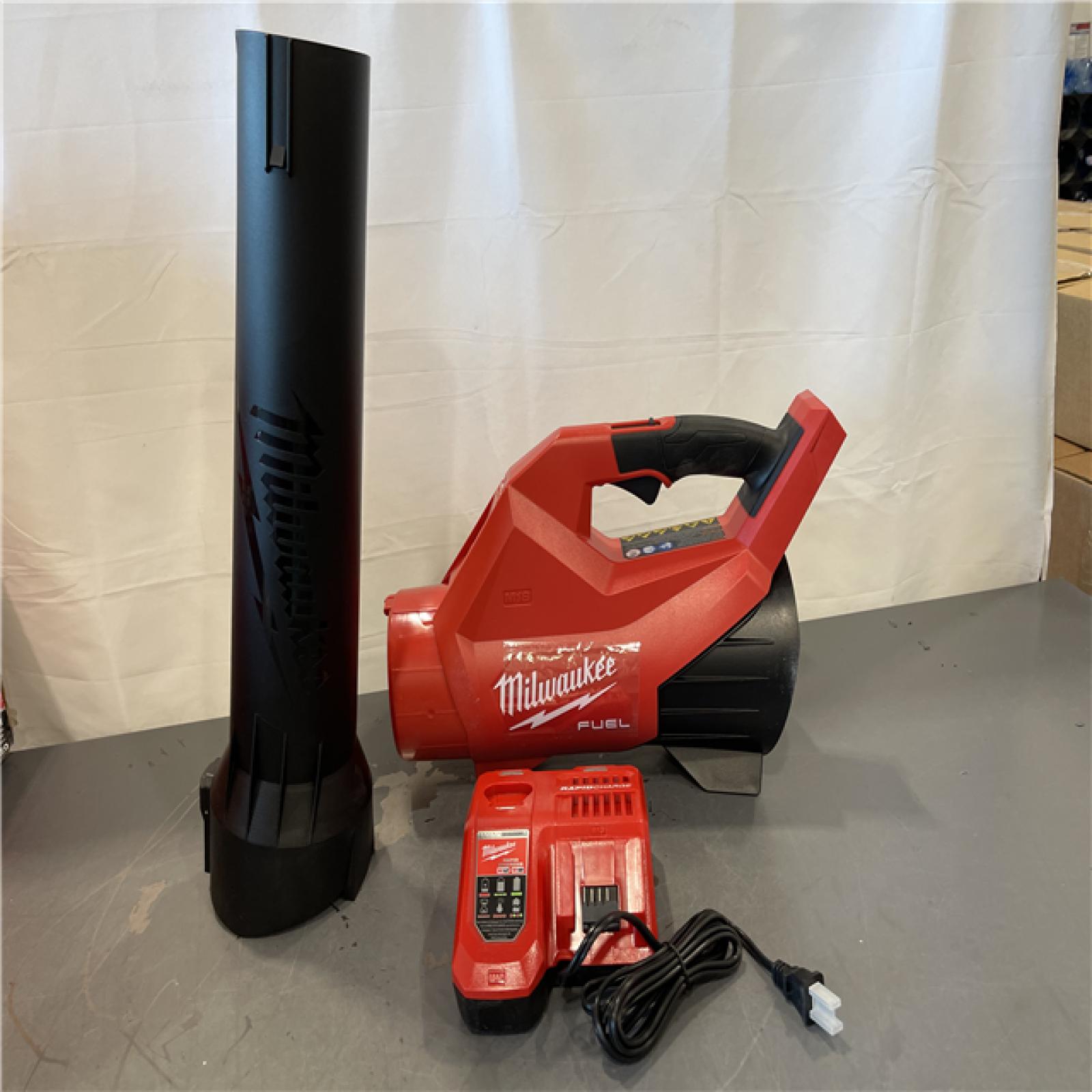 AS-IS - Milwaukee M18 FUEL 120 MPH 500 CFM 18V Brushless Cordless Battery Powered Leaf Blower Kit