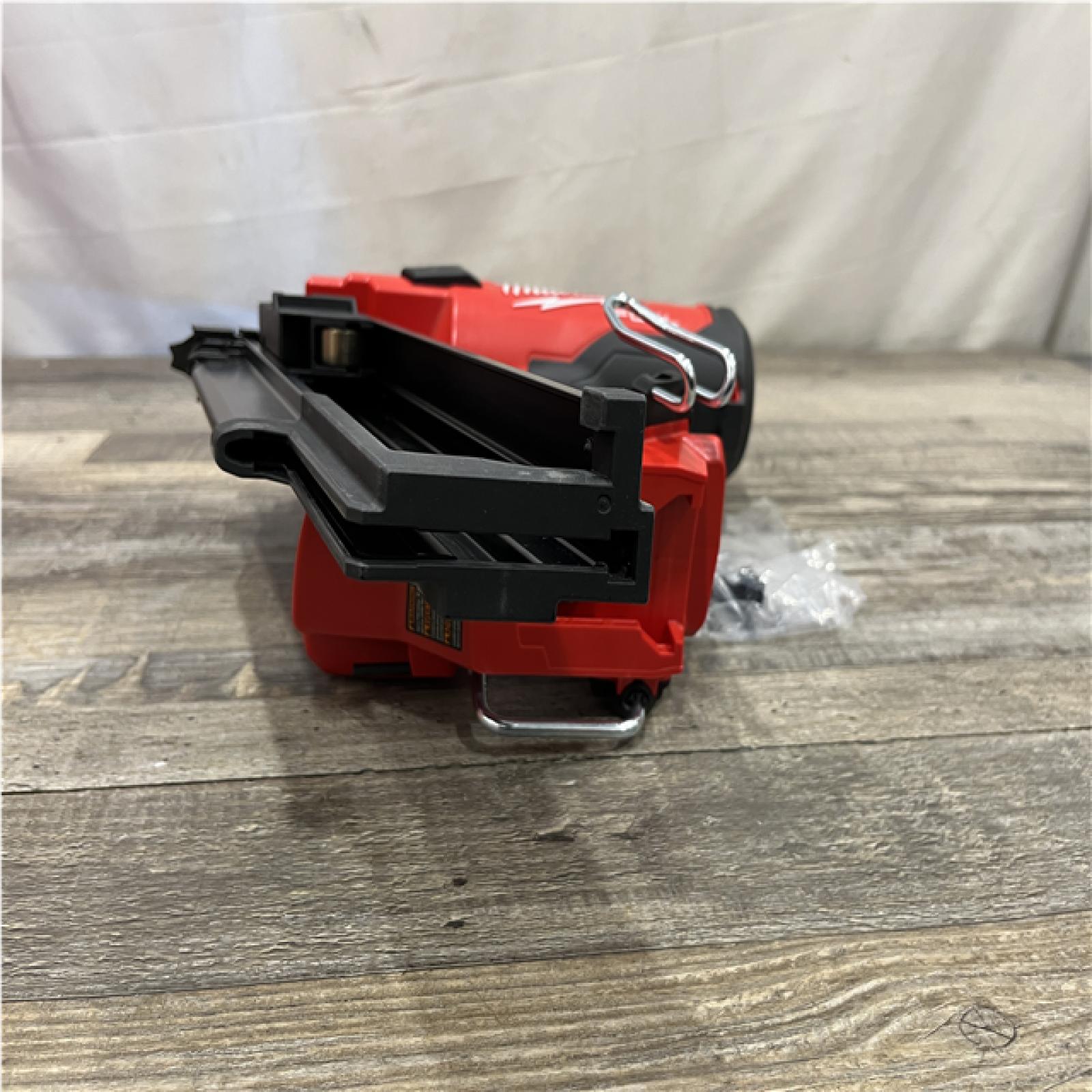 AS-IS Milwaukee FUEL 3-1/2 in 18V 21-Degree Lithium-Ion Brushless Cordless Nailer (Tool Only)