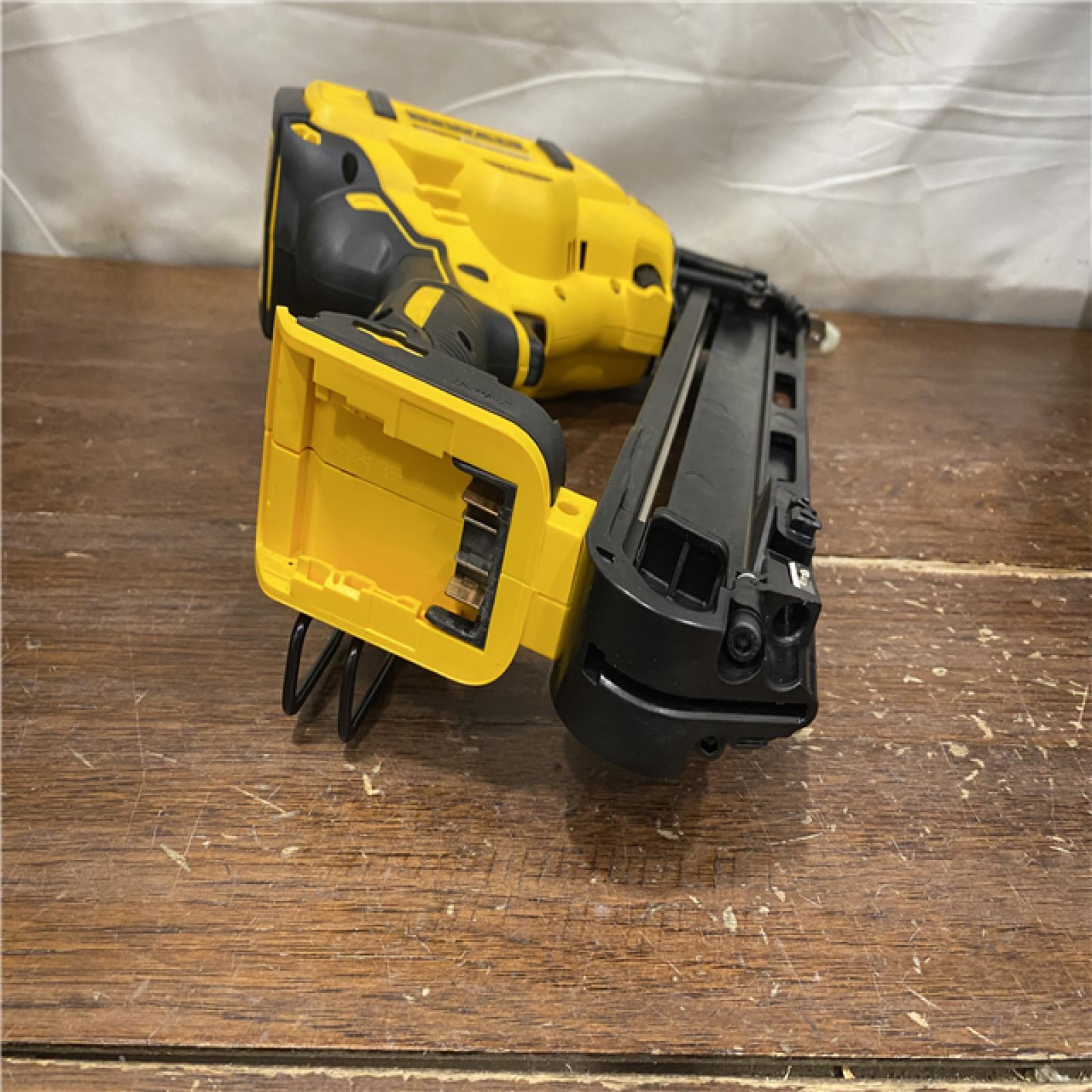 AS-IS DEWALT 20V MAX XR 15 Ga. Cordless 34 Deg Nailer 20 V