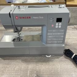 SINGER® Heavy Duty 6600 Sewing Machine | 215 Stitch Options | LCD Display | Buttonholes & Decorative Stitches | Perfect for DIY & Professional Sewing