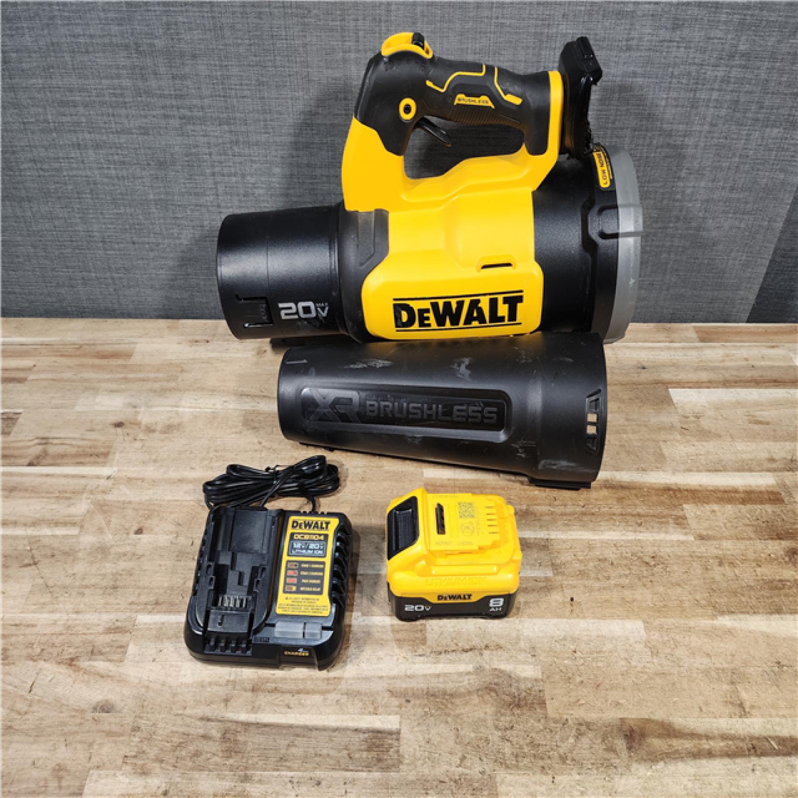 HOUSTON LOCATION - AS - IS DEWALT 20V MAX XR Brushless Cordless Blower Kit - DCBL724W1