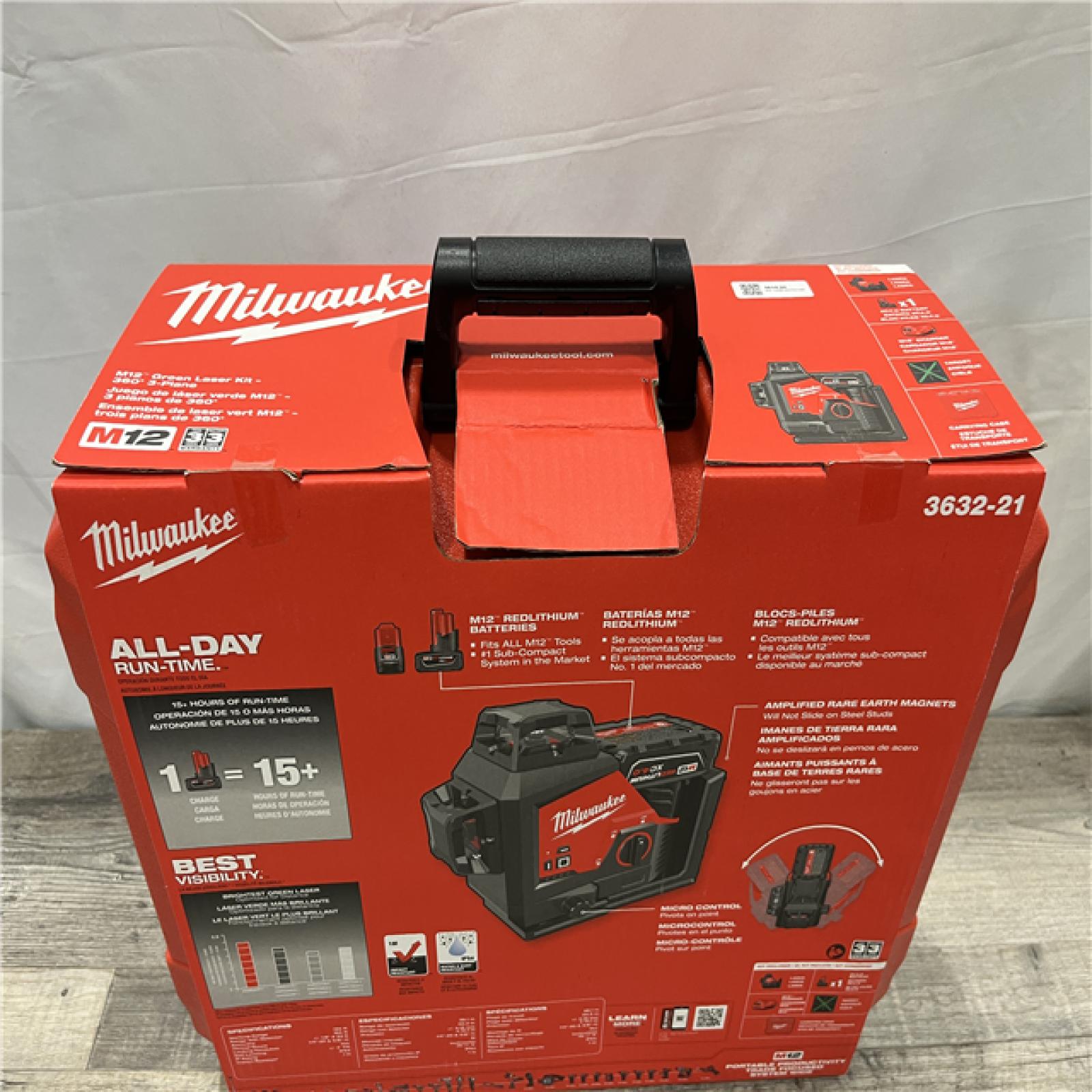 LIKE NEW - Milwaukee 12-Volt Lithium-Ion Cordless Green 250 ft. 3-Plane Laser Level Kit