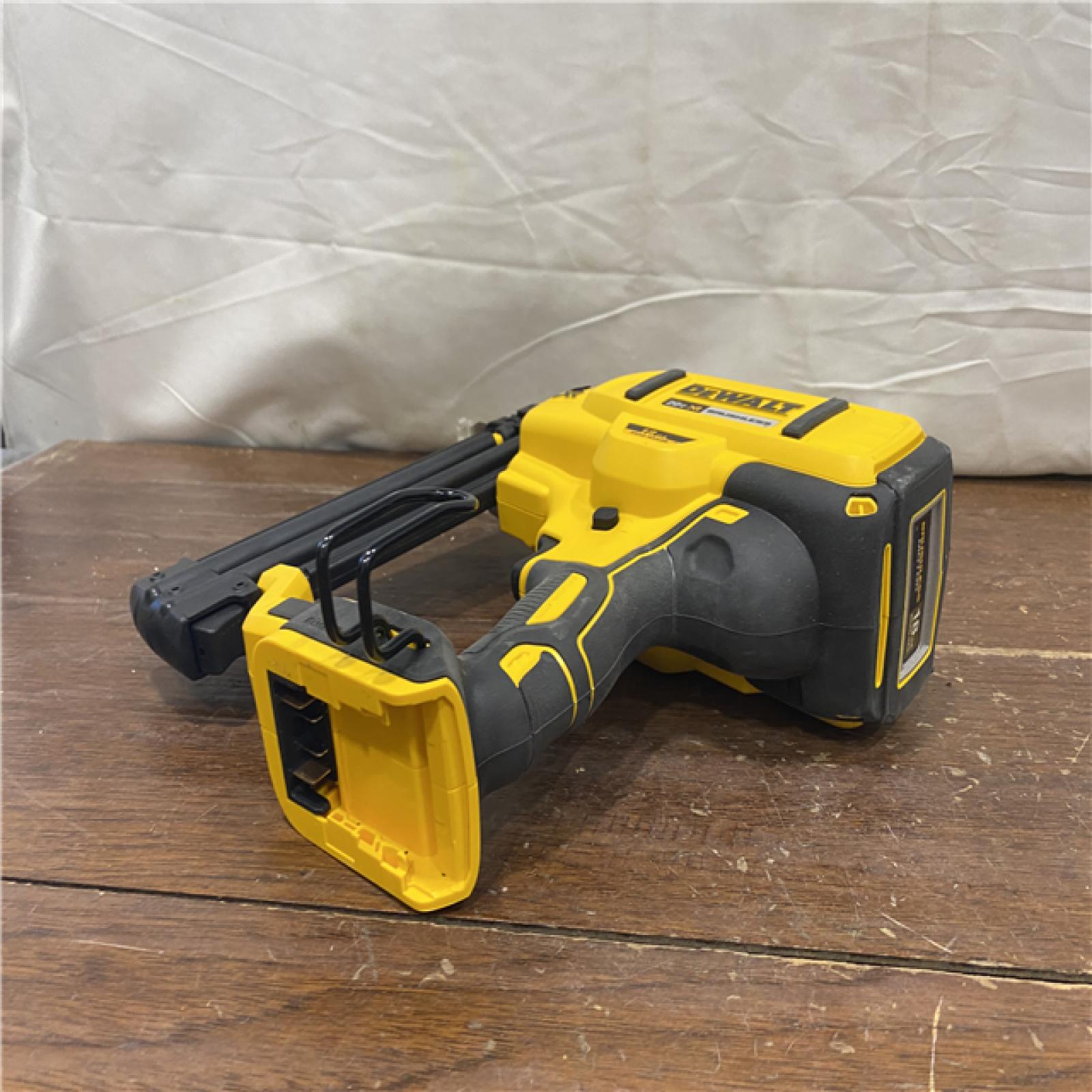 AS-IS DEWALT 20V MAX XR 18 Gauge Brad Nailer Kit