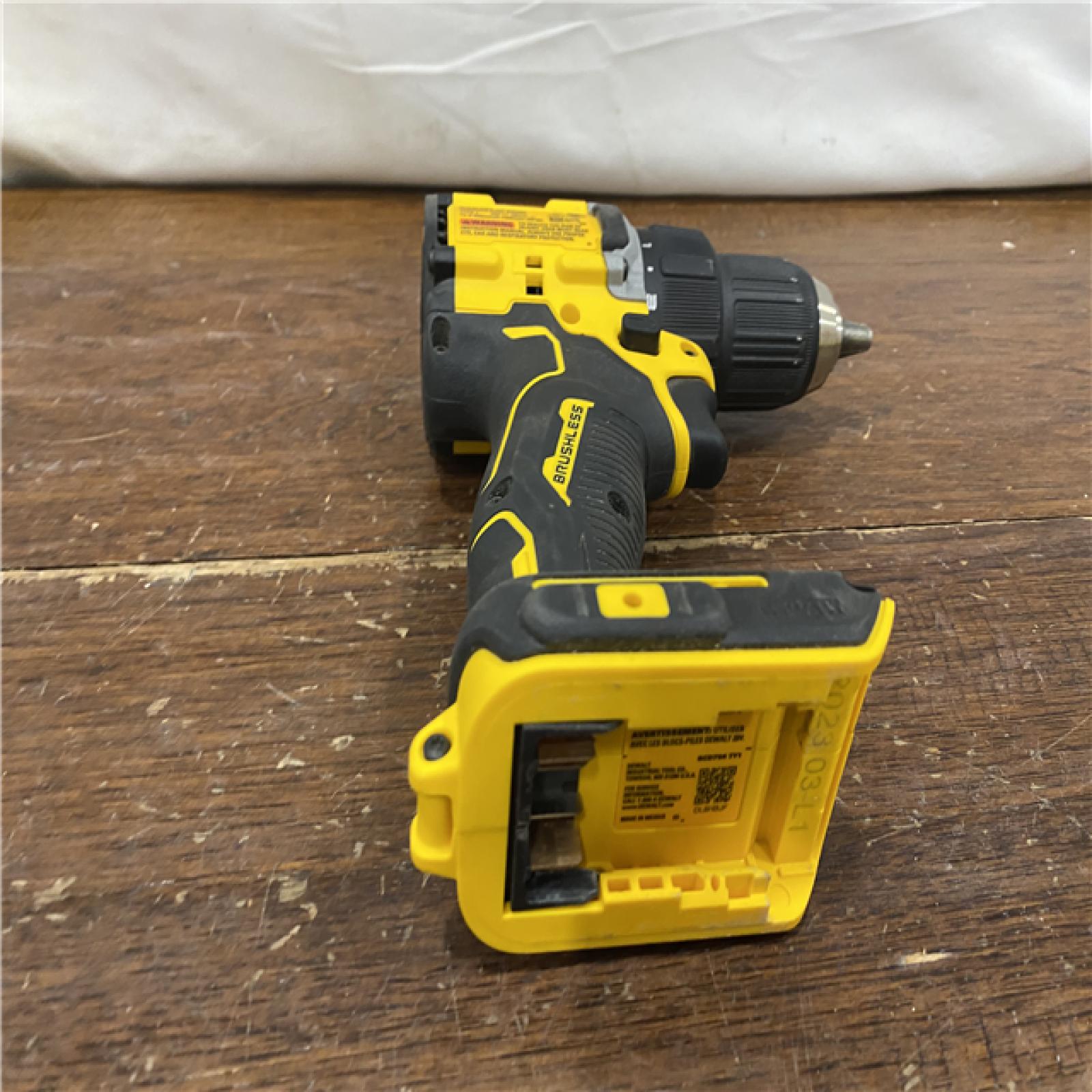 AS-IS DEWALT ATOMIC COMPACT SERIES 20V MAX* Brushless Cordless 1/2 Drill/Driver Kit
