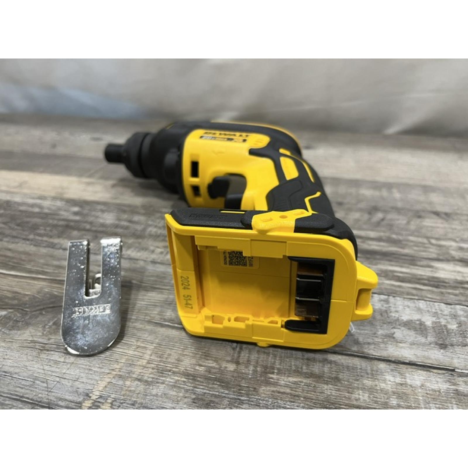 AS-IS DEWALT 20V MAX XR Cordless Brushless Drywall Screw Gun Threaded Clutch Housing (Tool Only)