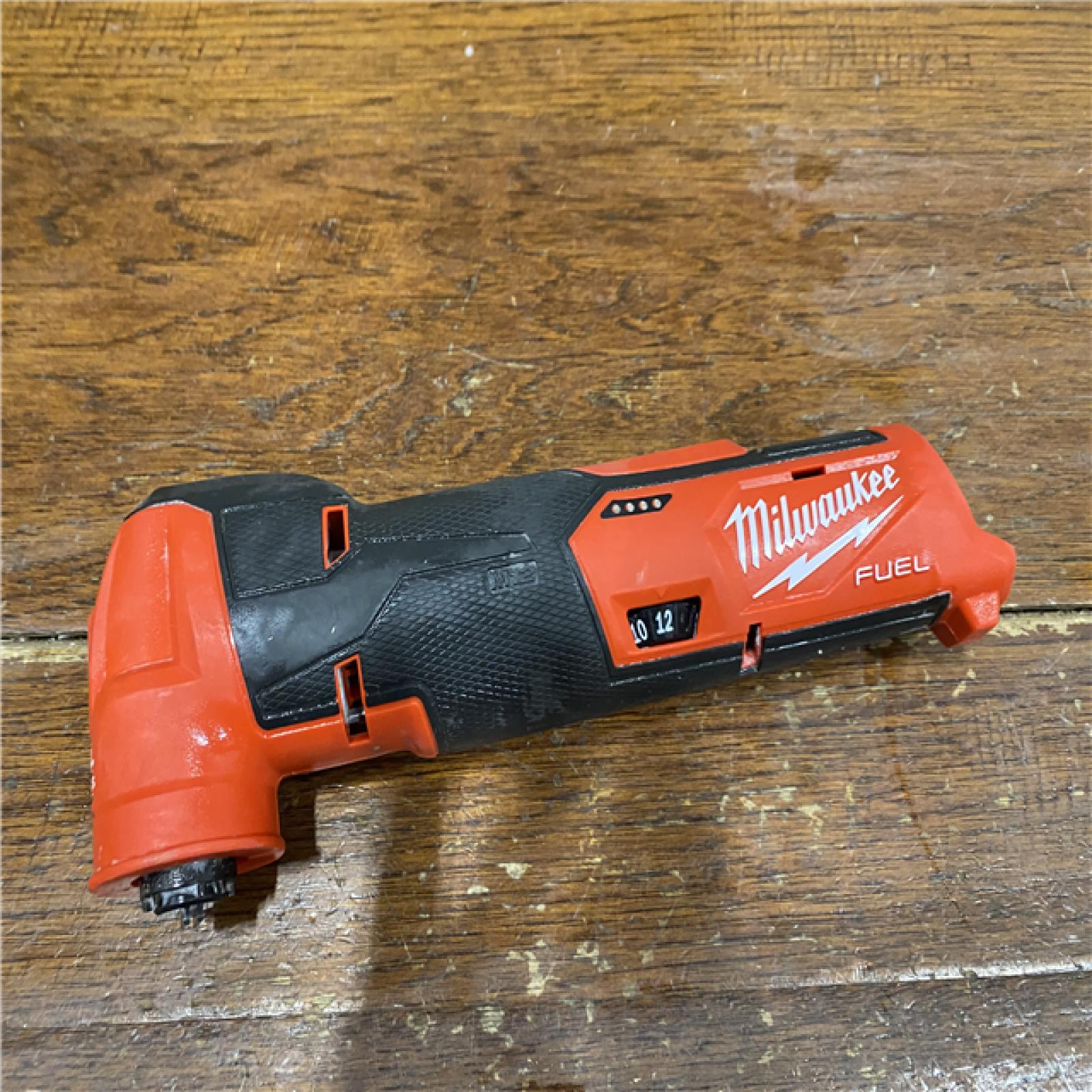 AS-IS Milwaukee M12 12V Lithium-Ion Cordless Oscillating Multi-Tool 2526-20 (Tool-Only)