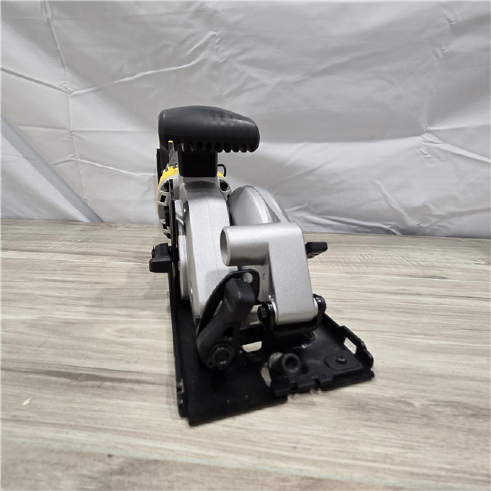 LIKE NEW! - DEWALT ATOMIC 20V MAX Cordless Brushless 4-1/2 in. Circular Saw (Tool Only)