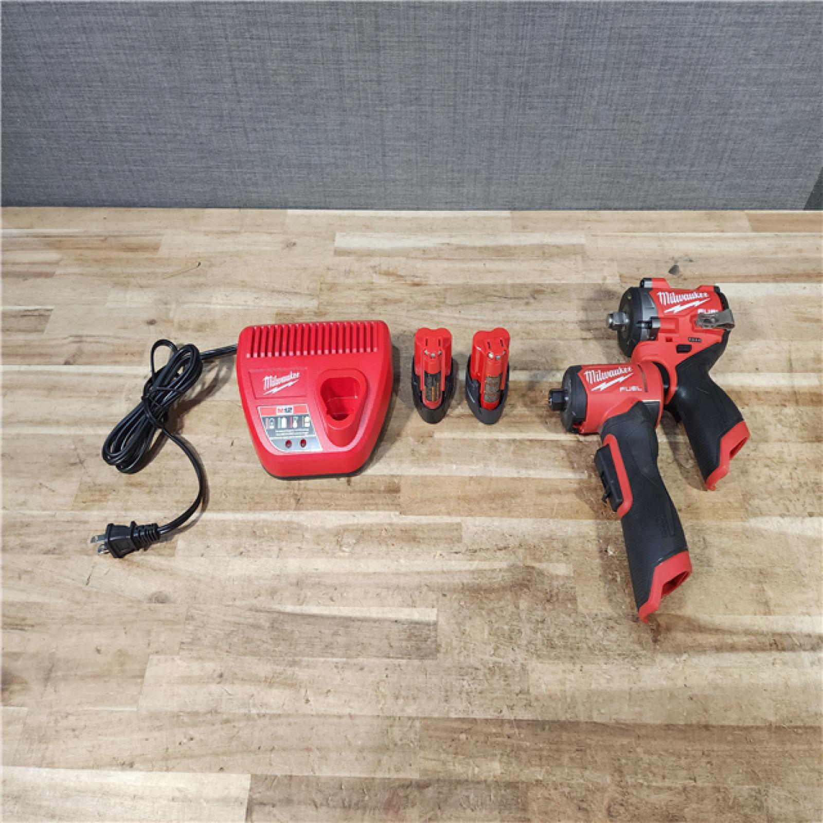HOUSTON LOCATION - AS - IS Milwaukee 2 Tool Combo Kit W/ (2) Battery & Charger
