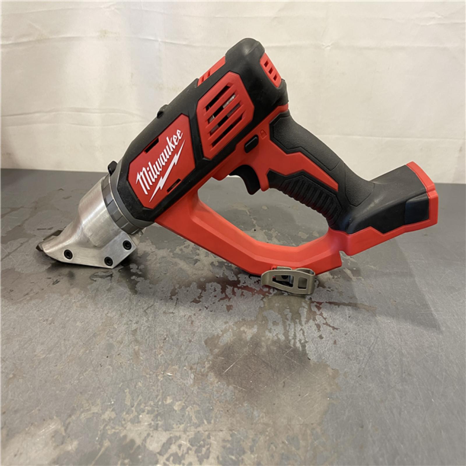 AS-IS - Milwaukee M18 18V Lithium-ion Cordless 18-gauge Double Cut Metal Shear
