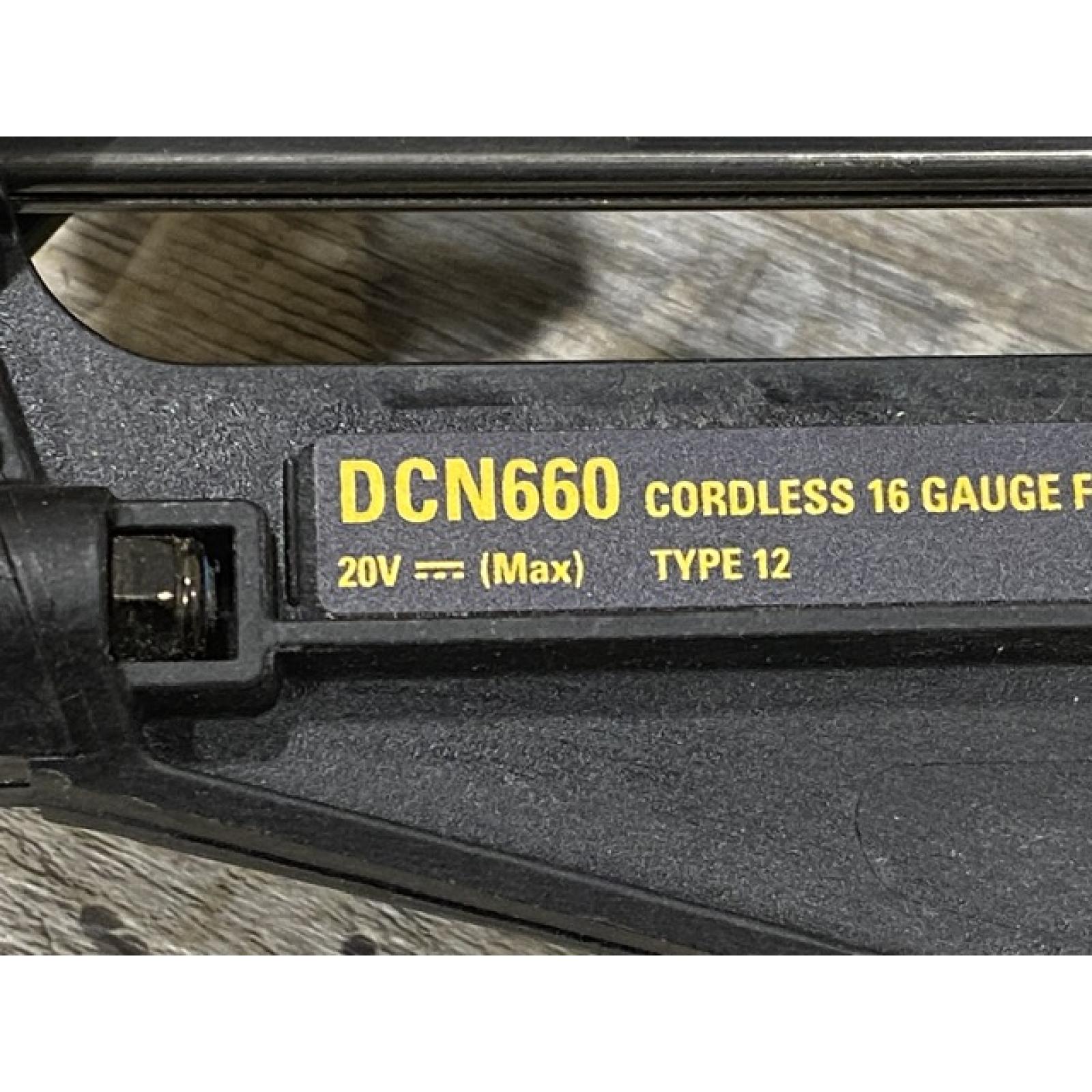 AS-IS DEWALT 20V MAX XR 16-Gauge Electric Cordless Angled Finishing Nailer Kit