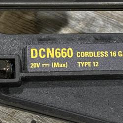 AS-IS DEWALT 20V MAX XR 16-Gauge Electric Cordless Angled Finishing Nailer Kit