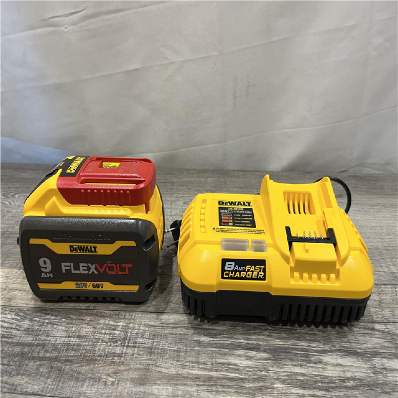LIKE NEW - DEWALT 20V/60V MAX FLEXVOLT Lithium-Ion 9.0Ah Battery and Charger Starter Kit
