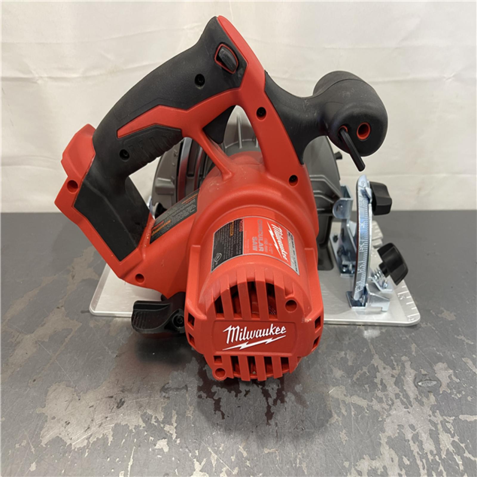 AS-IS - Milwaukee M18 18V Lithium-Ion Cordless 6-1/2 in. Circular Saw