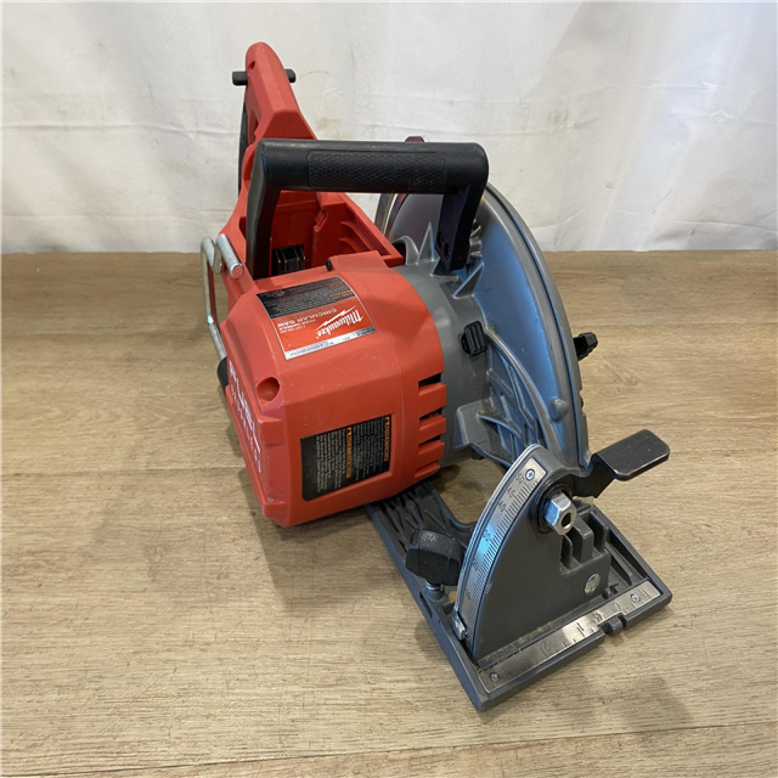 AS-IS Milwaukee FUEL 18V Lithium-Ion Cordless 7-1/4 in. Rear Handle Circular Saw (Tool-Only)