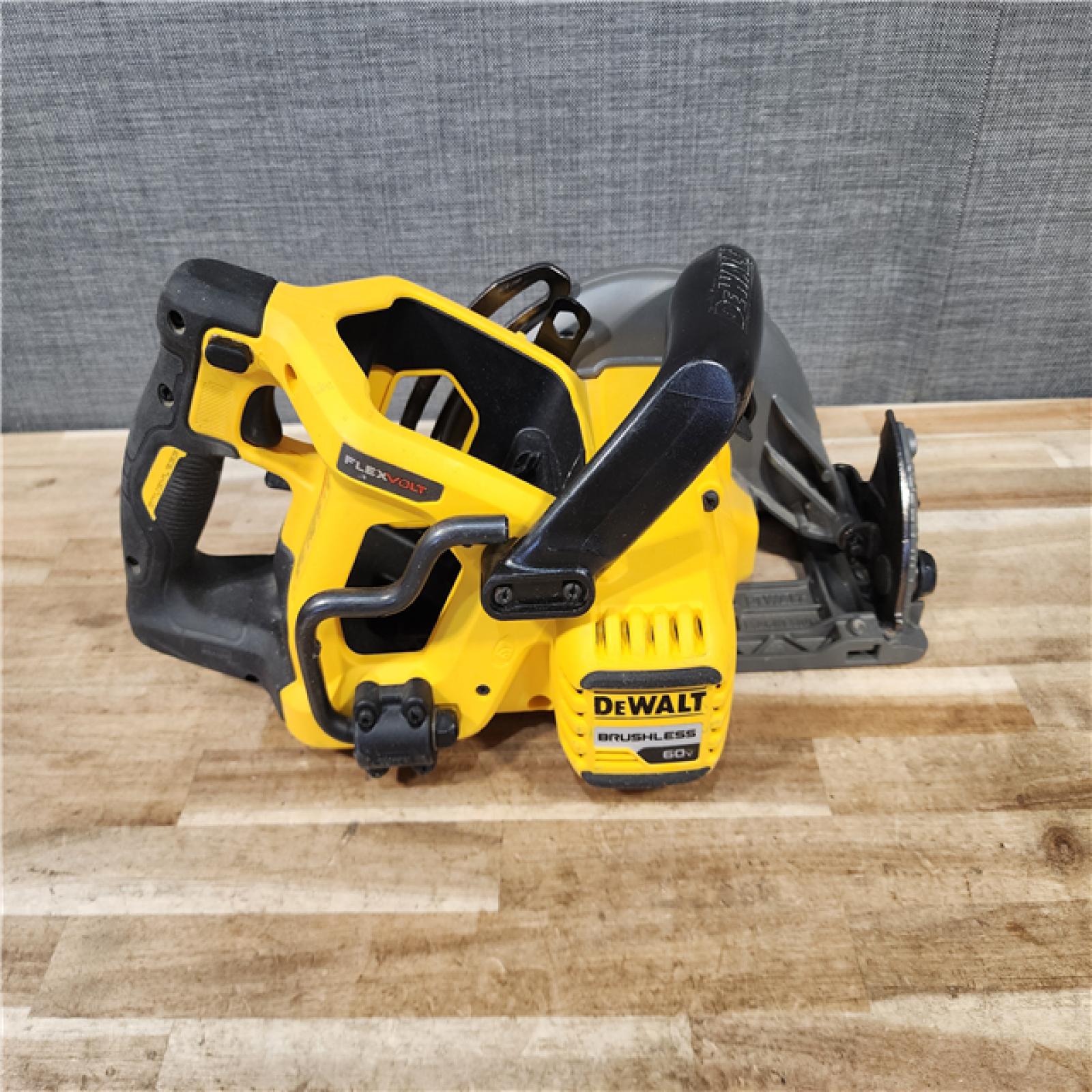 HOUSTON LOCATION - AS-IS DEWALT FLEXVOLT 60V MAX Cordless Brushless 7-1/4 in. Wormdrive Style Circular Saw (Tool Only)