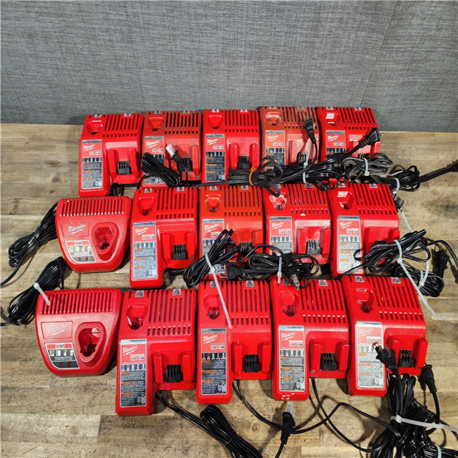 HOUSTON LOCATION - AS-IS MILWAUKEE BATTERY CHARGER PACK QTY - 15