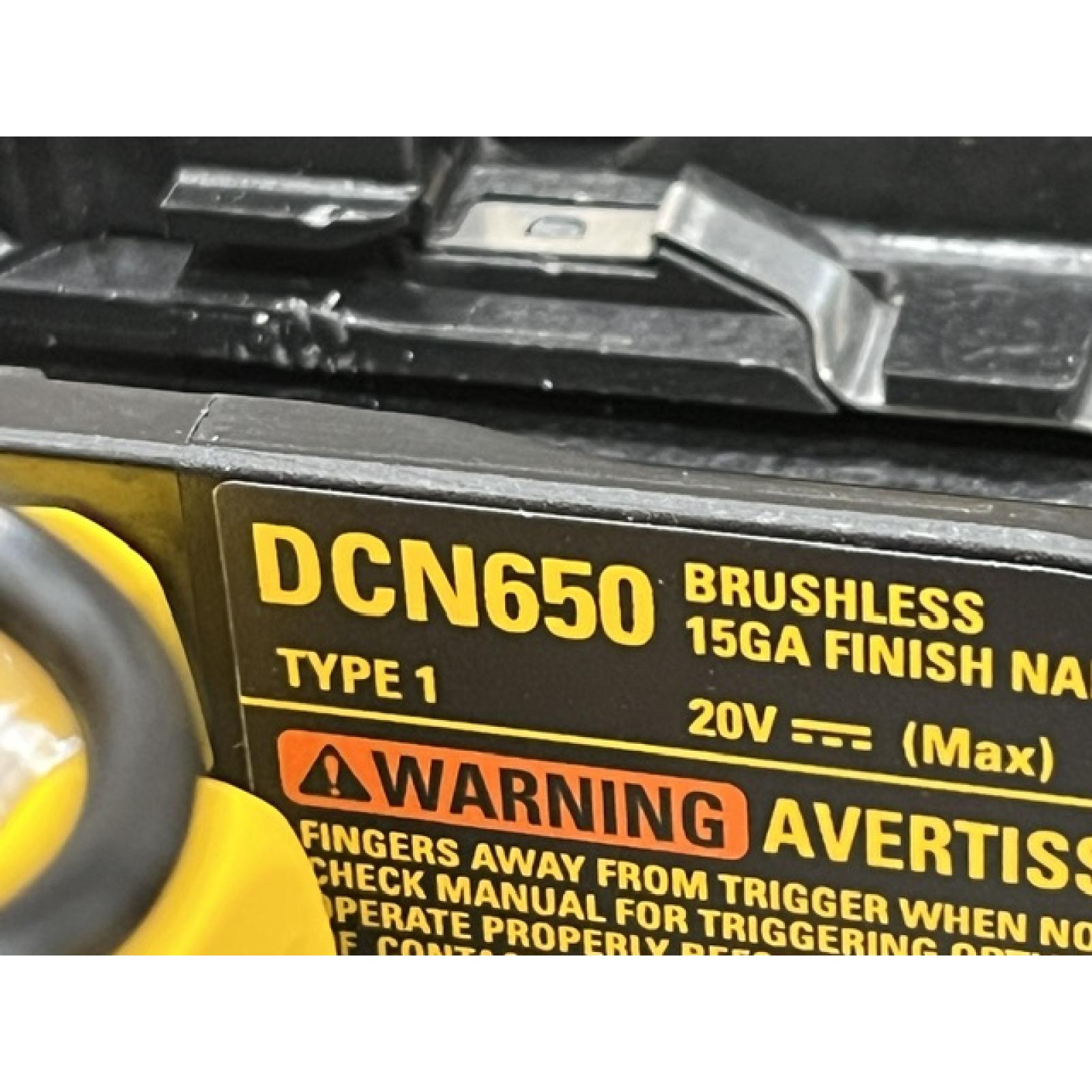 AS-IS DEWALT 20V MAX XR Lithium-Ion Cordless 2-1/2 in. 15-Gauge Finish Nailer Kit