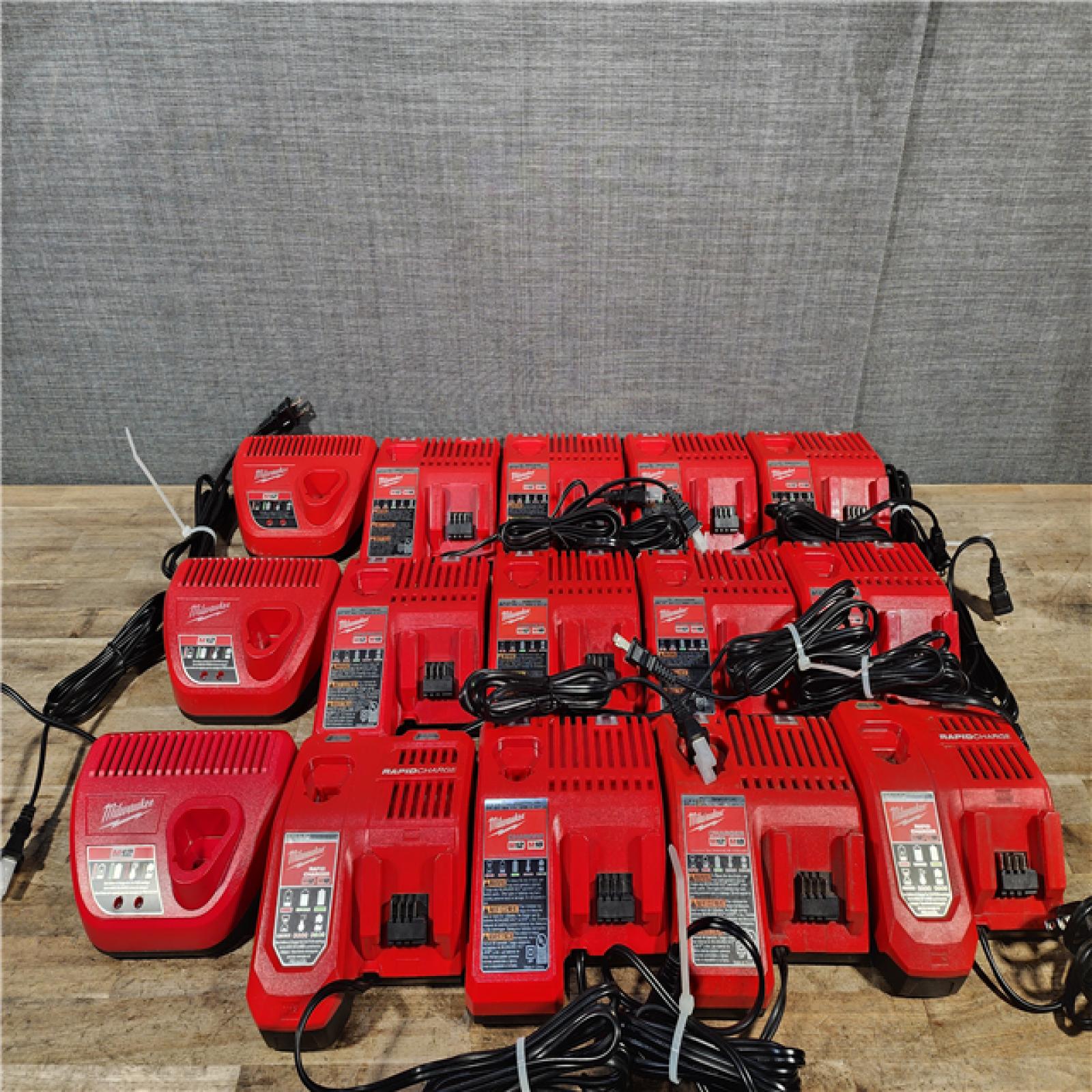 HOUSTON LOCATION - AS-IS MILWAUKEE BATTERY CHARGER PACK QTY - 15
