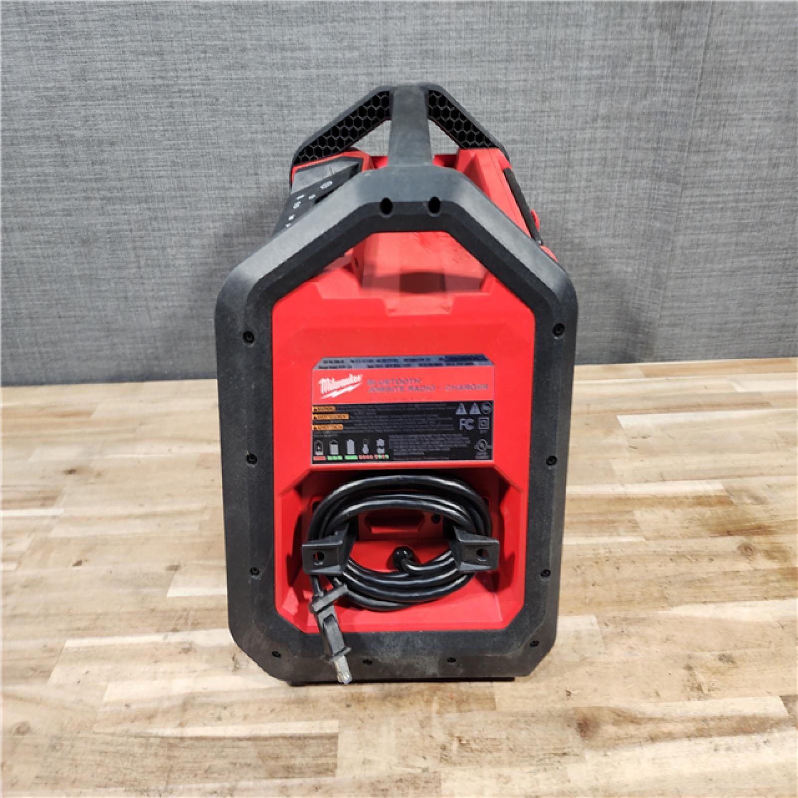 HOUSTON LOCATION - AS-IS MILWAUKEE BLUETOOTH JOBSITE RADIO + CHARGER
