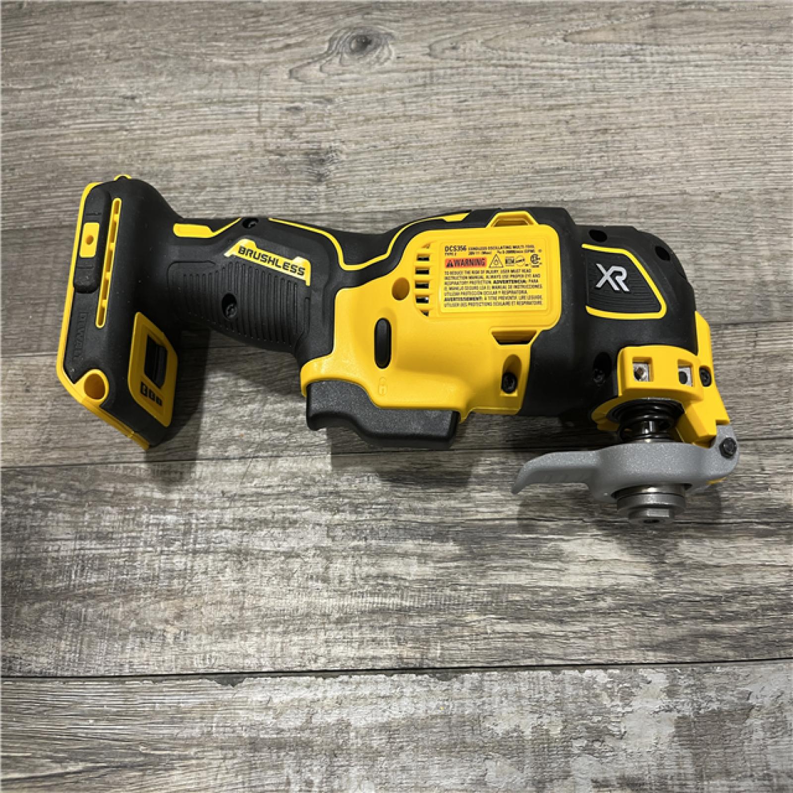AS-IS DEWALT 20V MAX XR Cordless Brushless 3-Speed Oscillating Multi Tool Kit