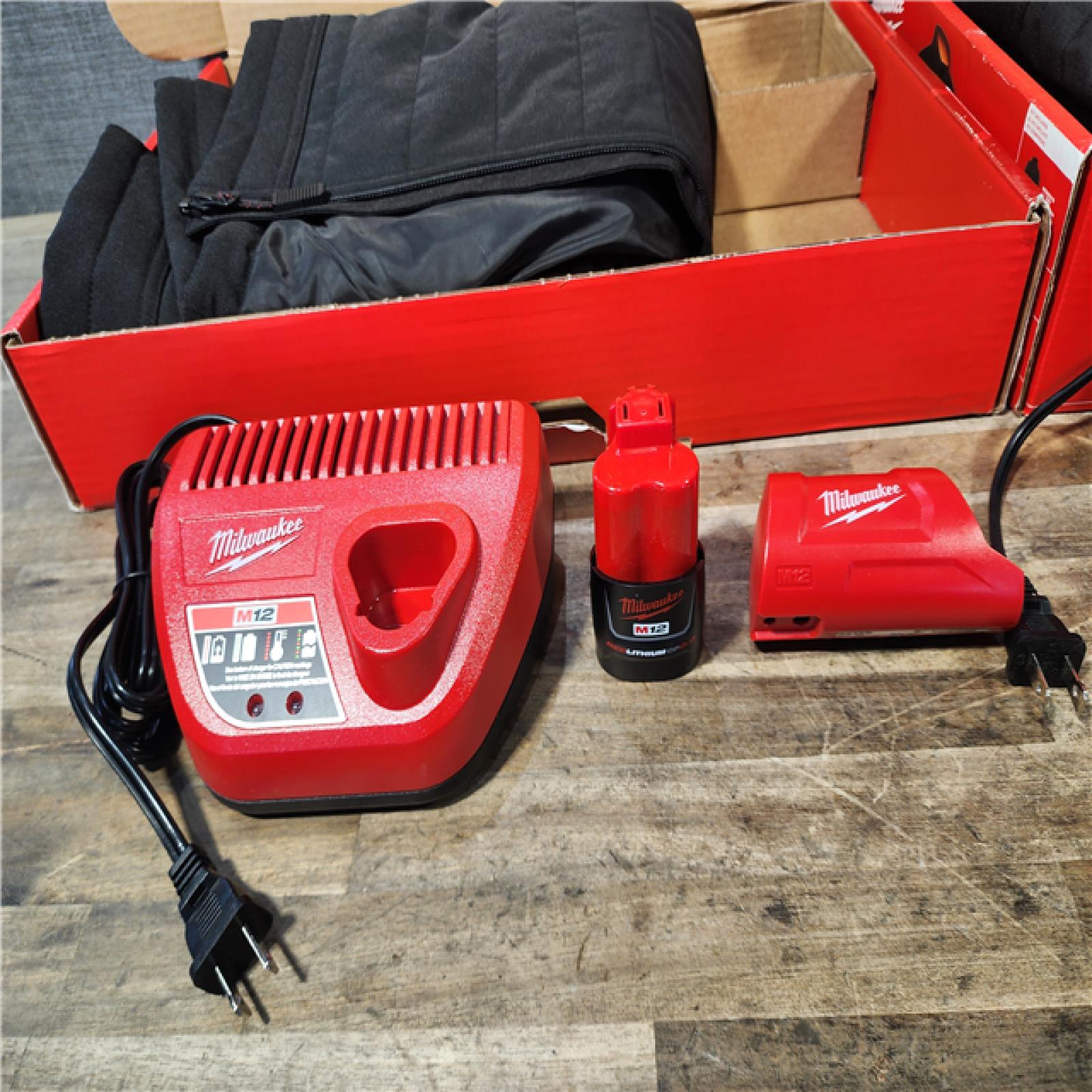 HOUSTON LOCATION - AS-IS MILWAUKEE 2 HEATED CLOTHING COMBO KIT
