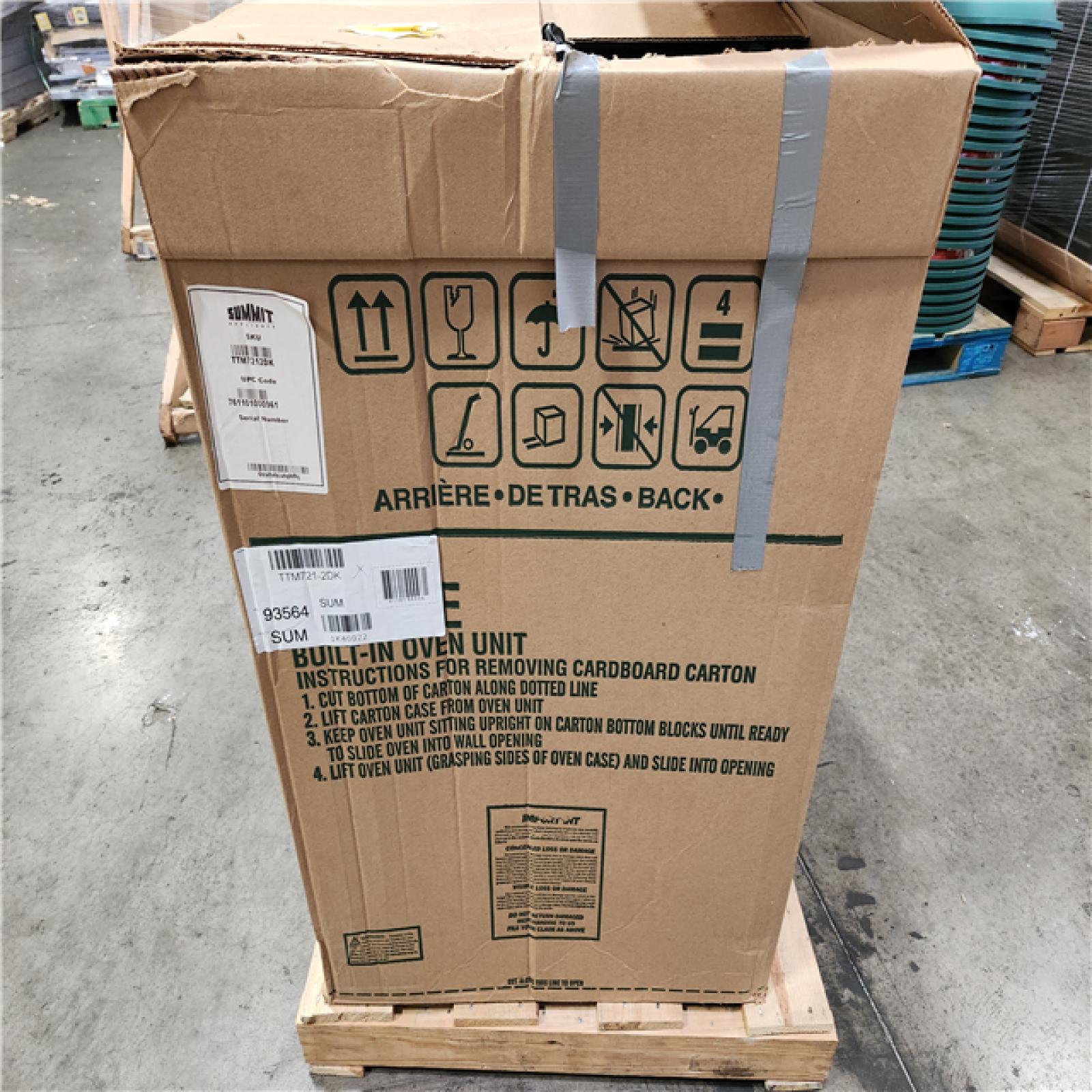 Phoenix Location Summit Appliance 24 in. Single Gas Wall Oven in Black