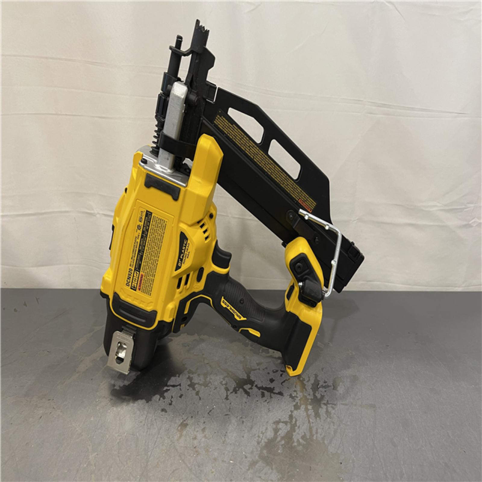 AS-IS - DEWALT 20-Volt 21° Cordless Framing Nailer
