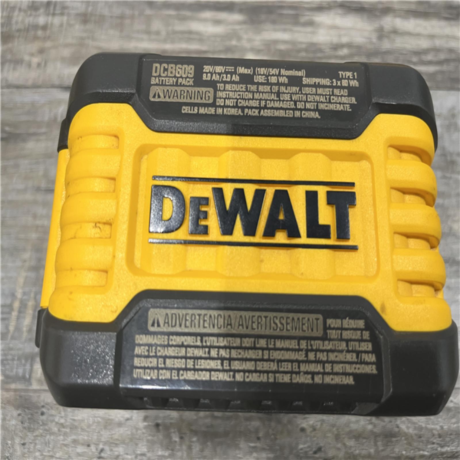 AS-IS DEWALT 20V/60V MAX FLEXVOLT Lithium-Ion 9.0Ah Battery and Charger Starter Kit