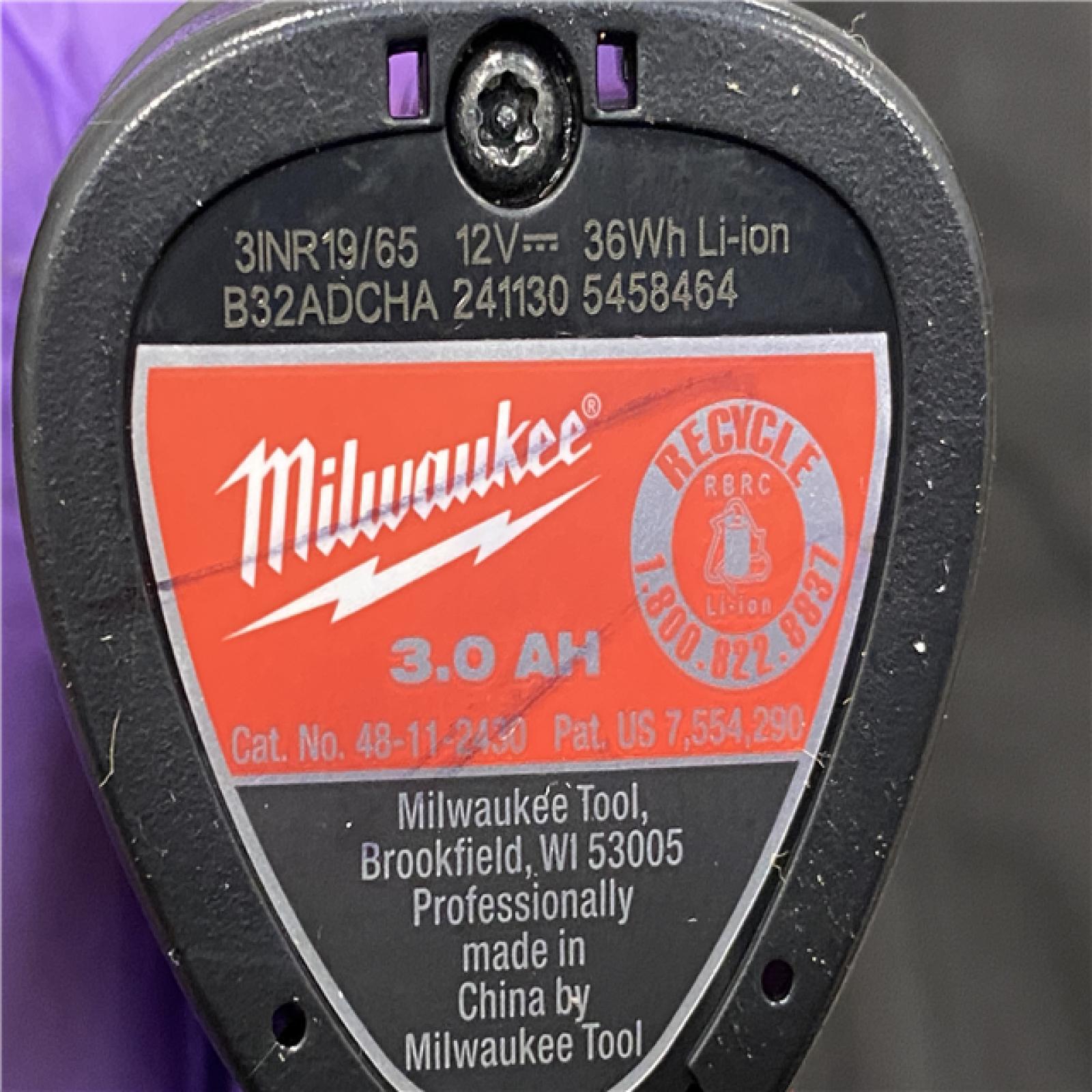 AS-IS Milwaukee Women's Large 12-Volt Lithium-Ion Cordless AXIS Black Heated Quilted Jacket Kit