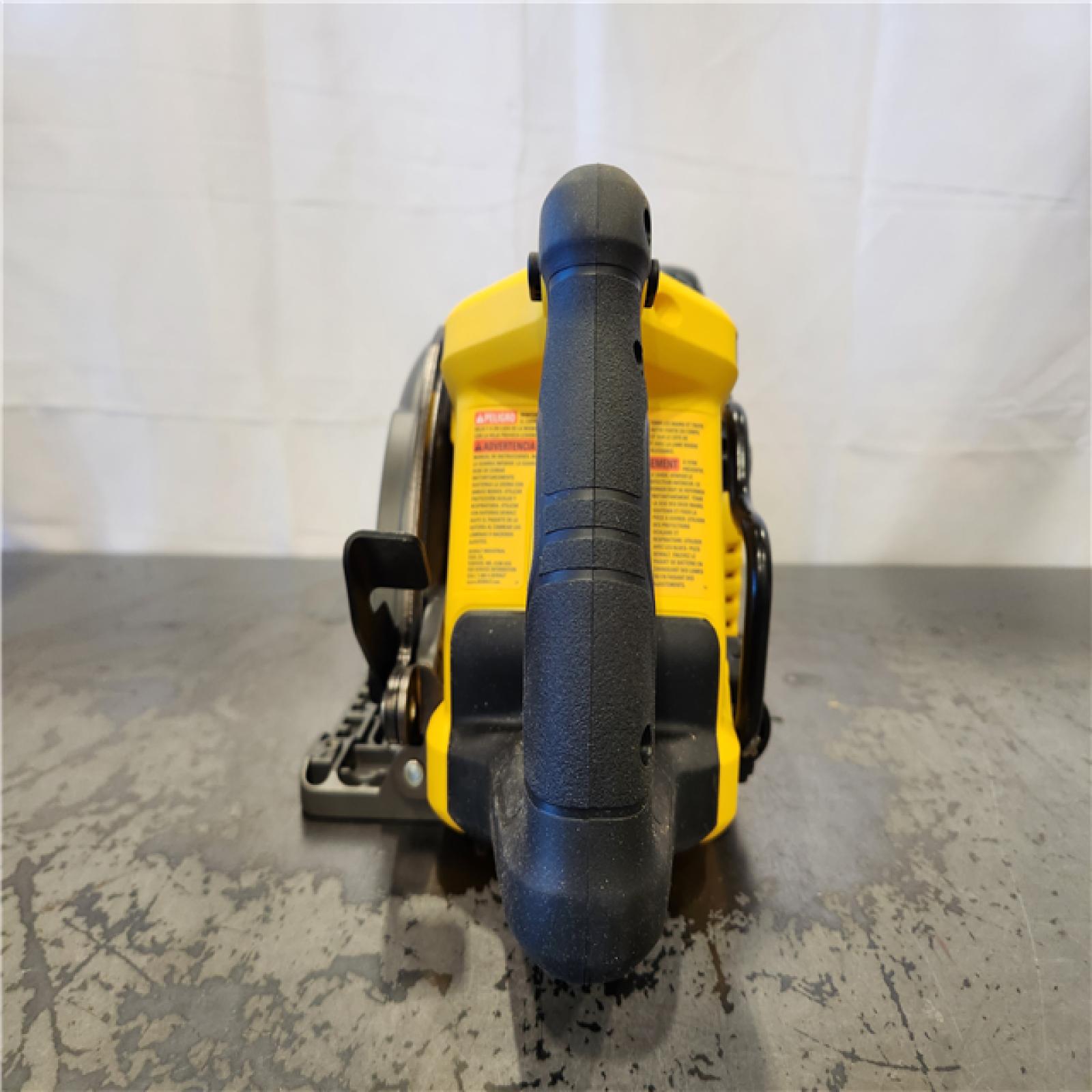 AS-IS- FLEXVOLT 60V MAX Cordless Brushless 7-1/4 in. Wormdrive Style Circular Saw (Tool Only)