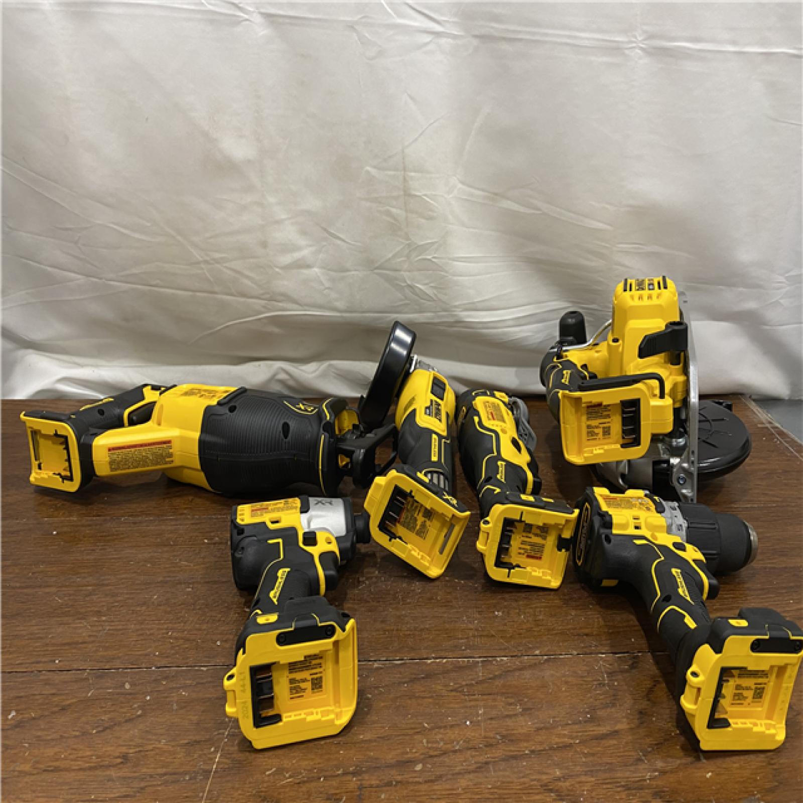 AS-IS  20-Volt XR Lithium-Ion 6-Tool Cordless Combo Kit with (2) 5.0 Ah Battery Packs and Charger