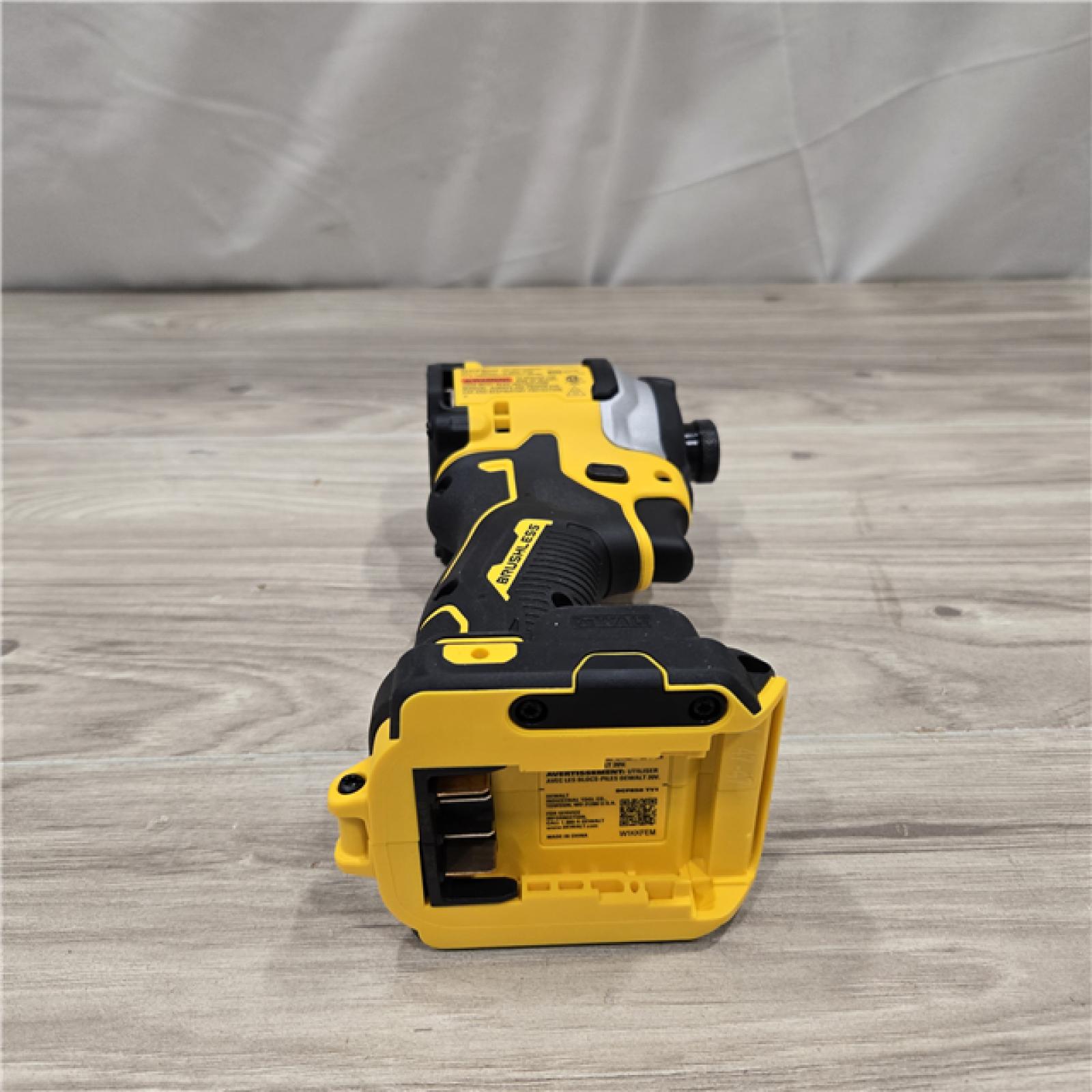 AS-IS DeWalt 20V MAX ATOMIC 1/4 in. Cordless 3-Speed Impact Driver Kit