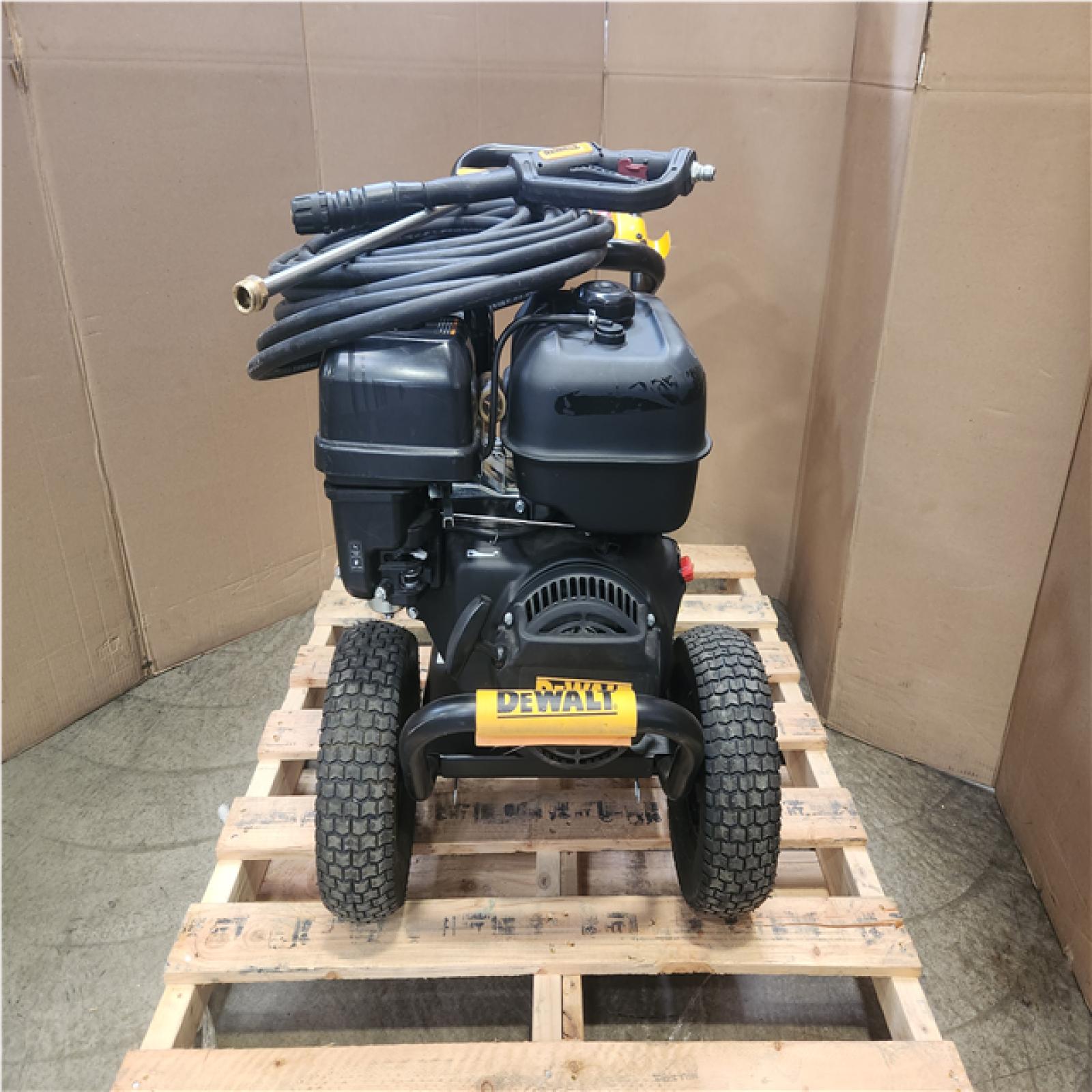 Phoenix LIKE NEW DEWALT 4400 PSI 4.0 GPM Cold Water Gas Pressure Washer